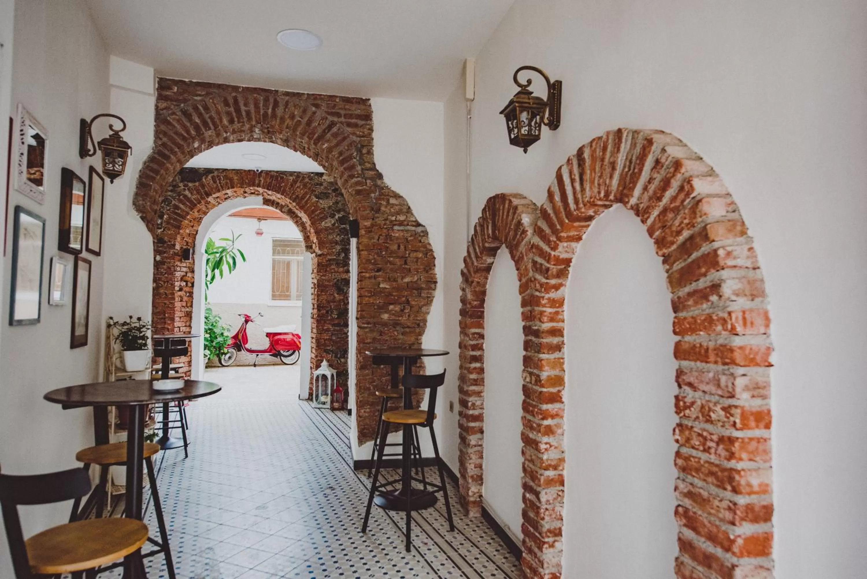 Patio, Dining Area in Hotel Loredano
