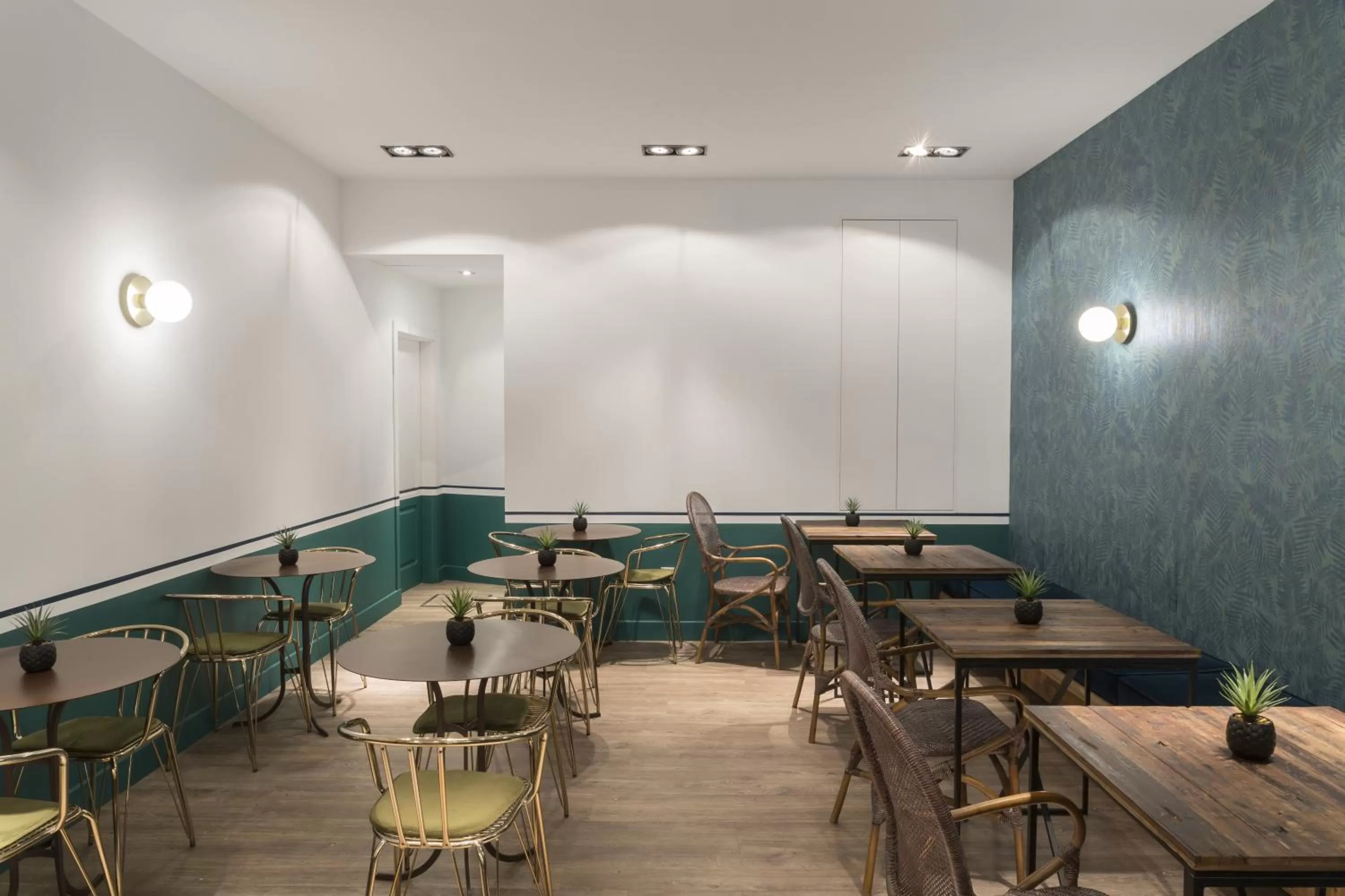 Restaurant/places to eat in Petit Palace Canalejas Sevilla