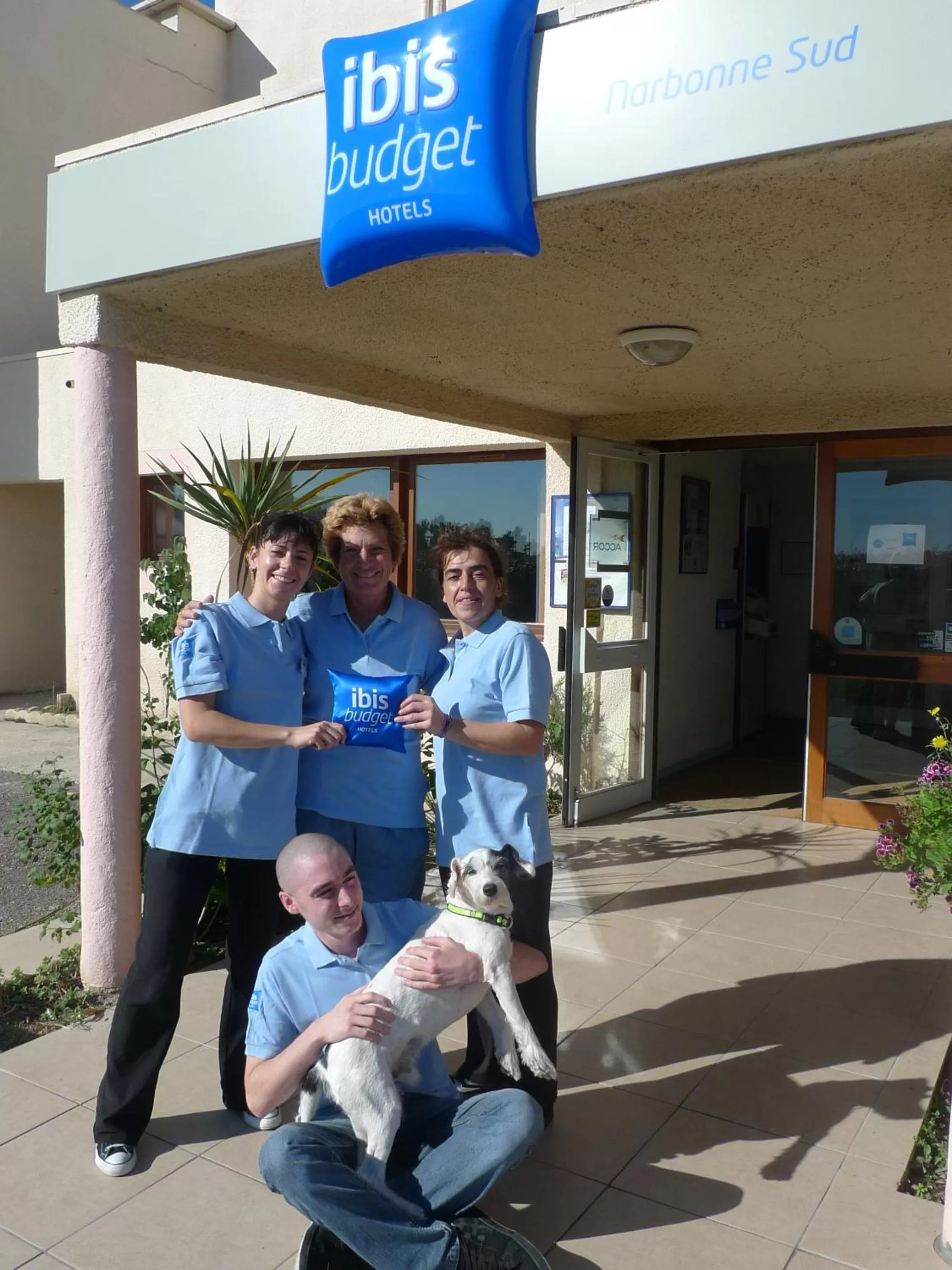 Staff in ibis budget Narbonne Sud A9/A61