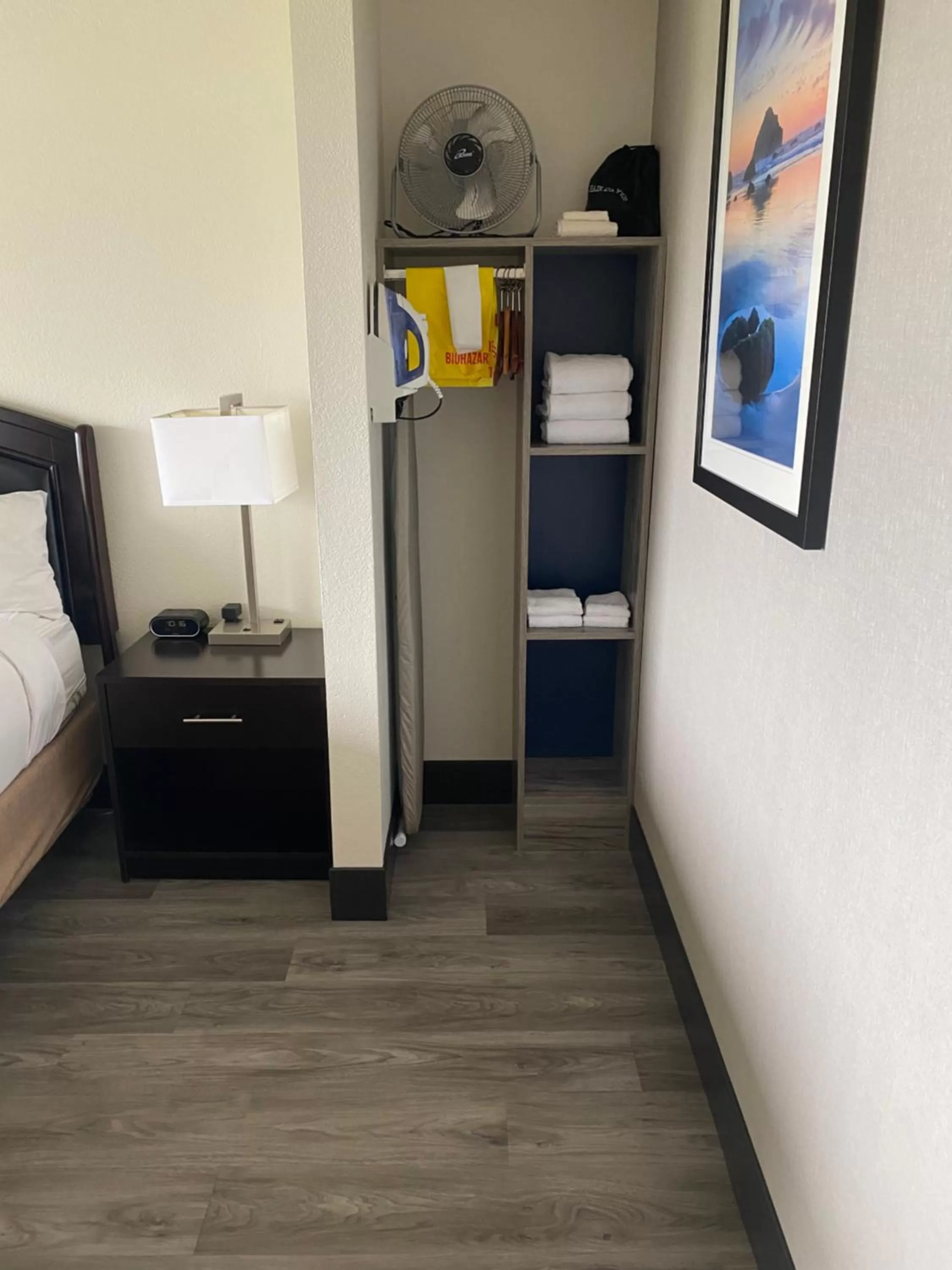 Bedroom in Bandon Inn