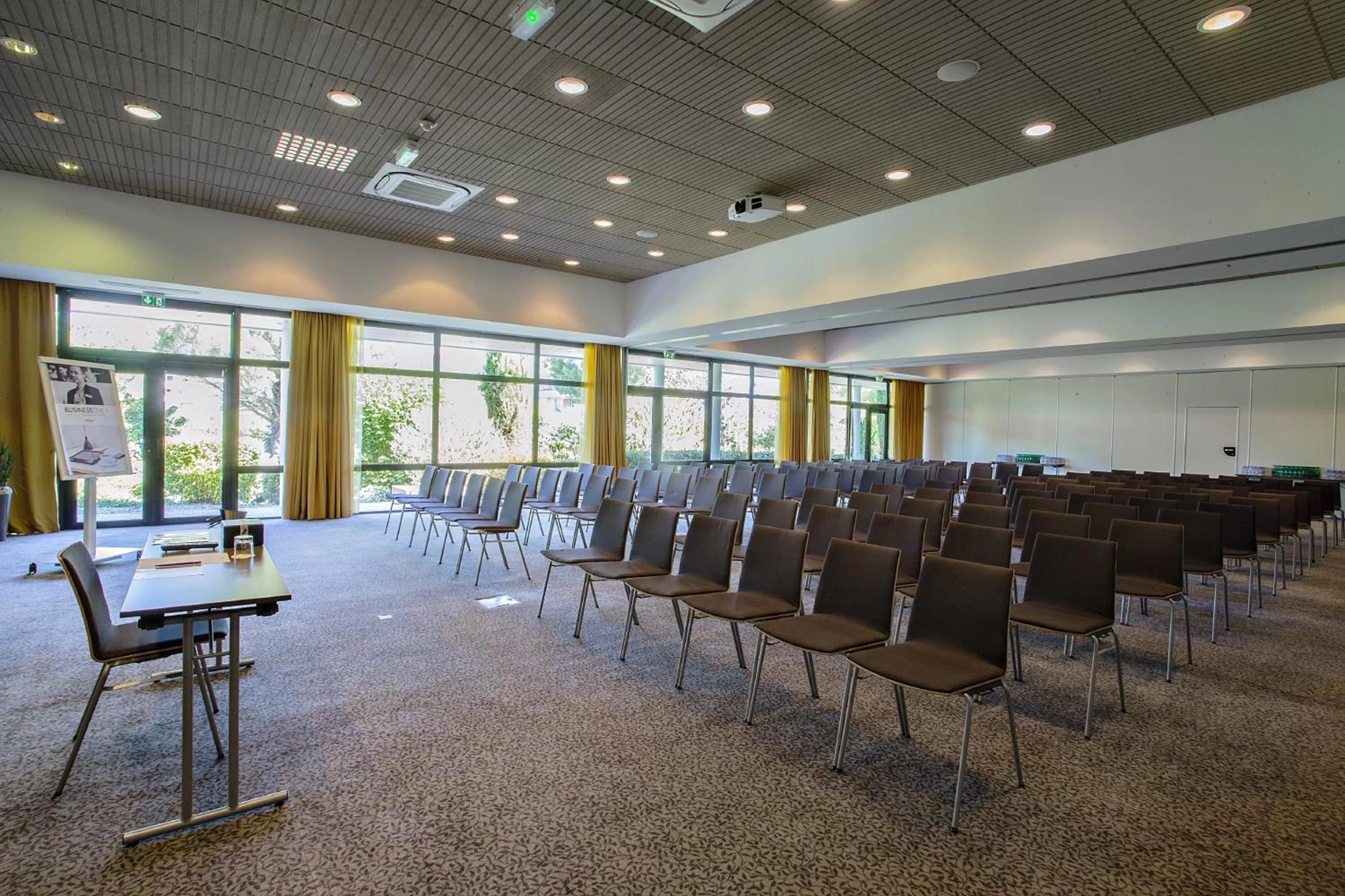 Meeting/conference room in Mercure Toulouse Aéroport Golf de Seilh