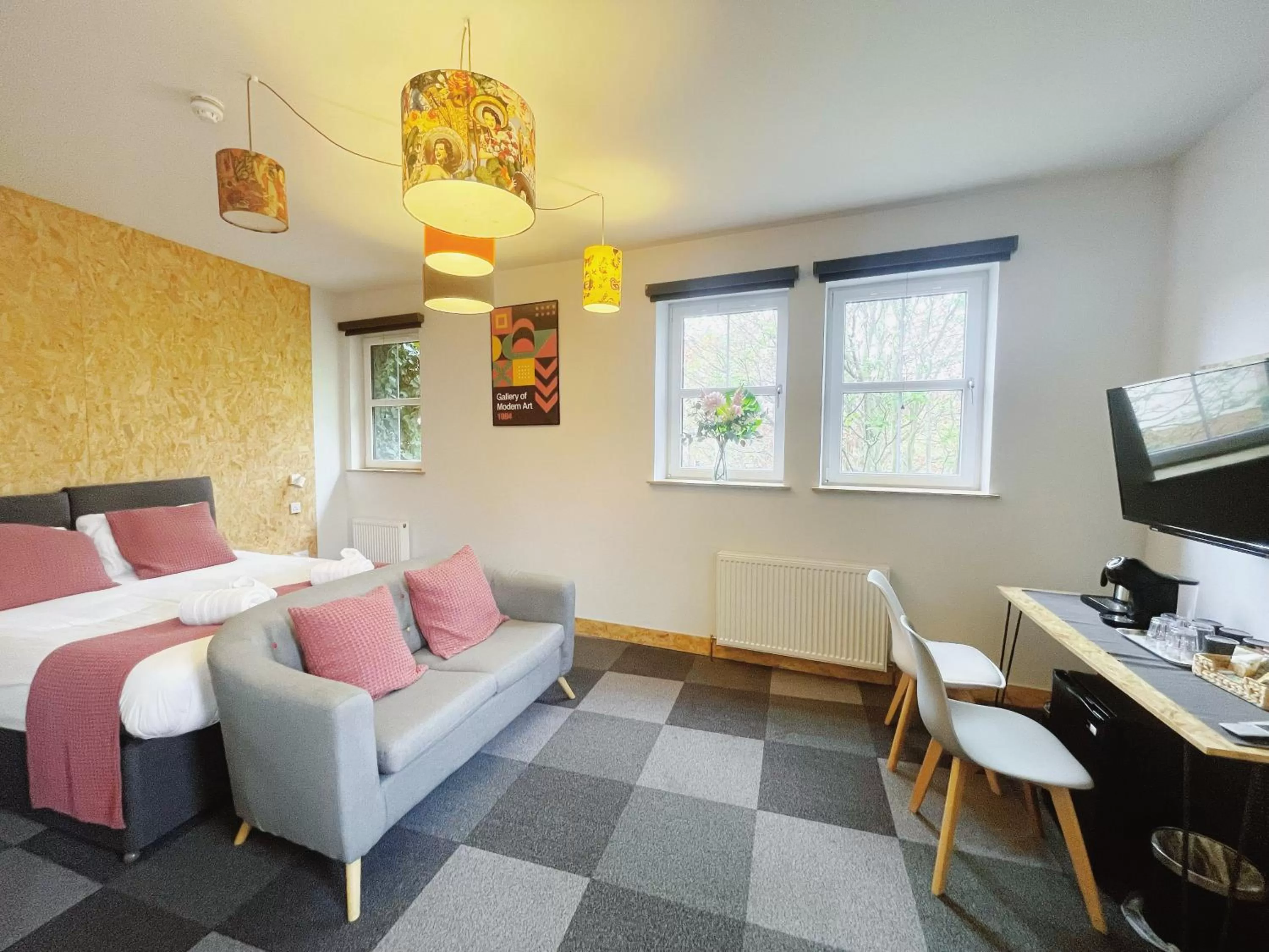 Bedroom, Bed in On The Walk