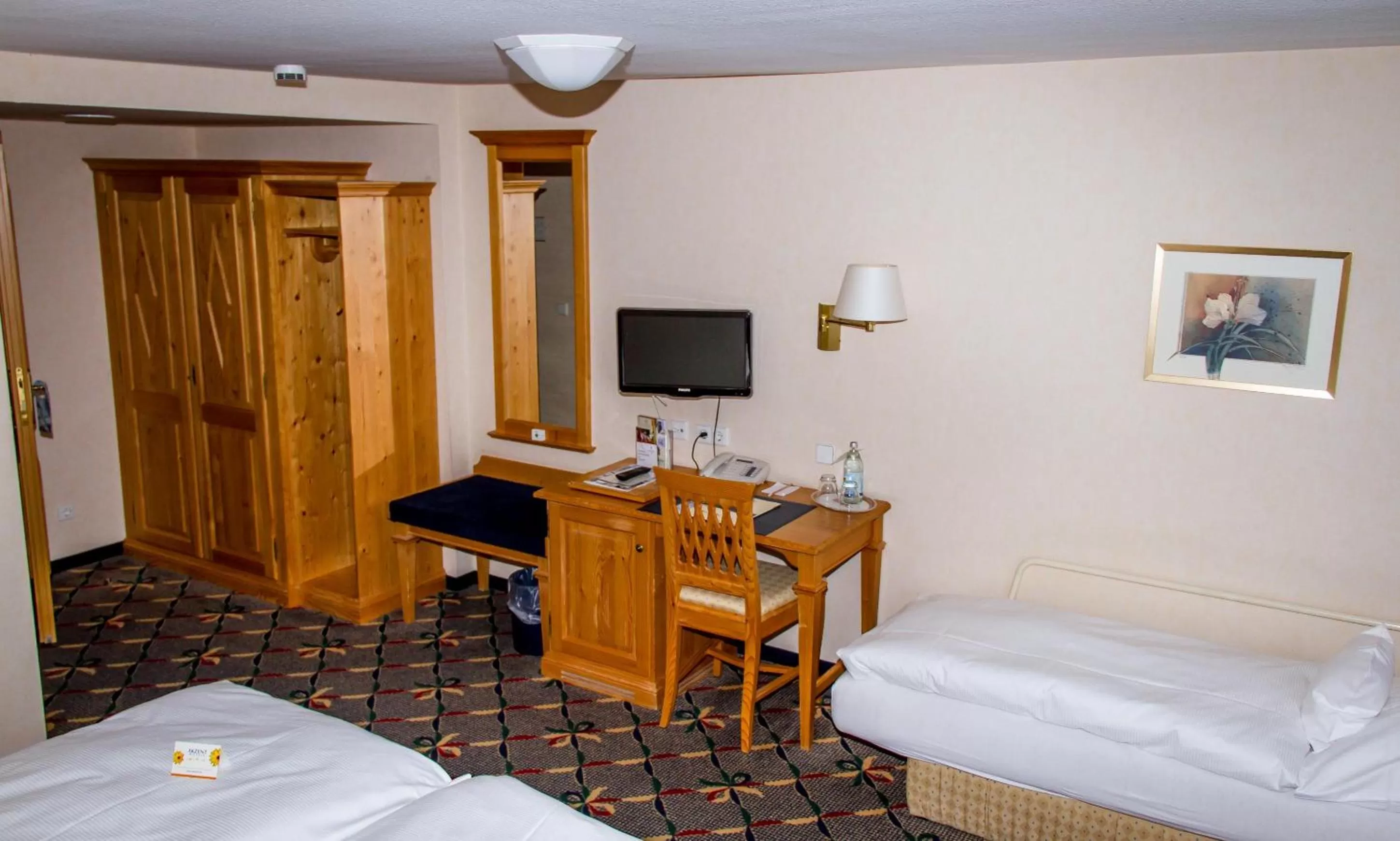 TV and multimedia, Bed in Landgasthof Hotel Hirsch