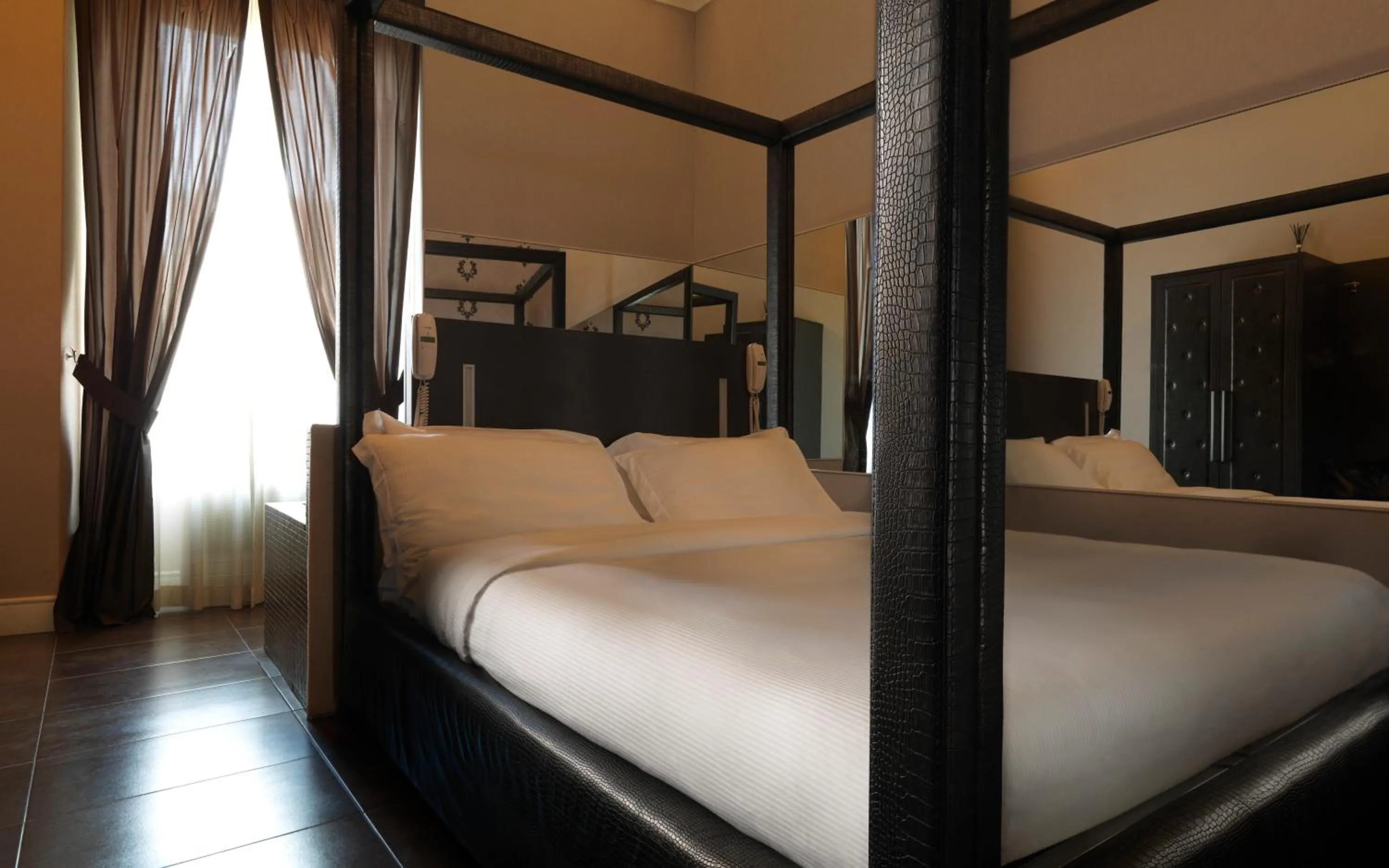 Bedroom, Bed in Spagna Royal Suite