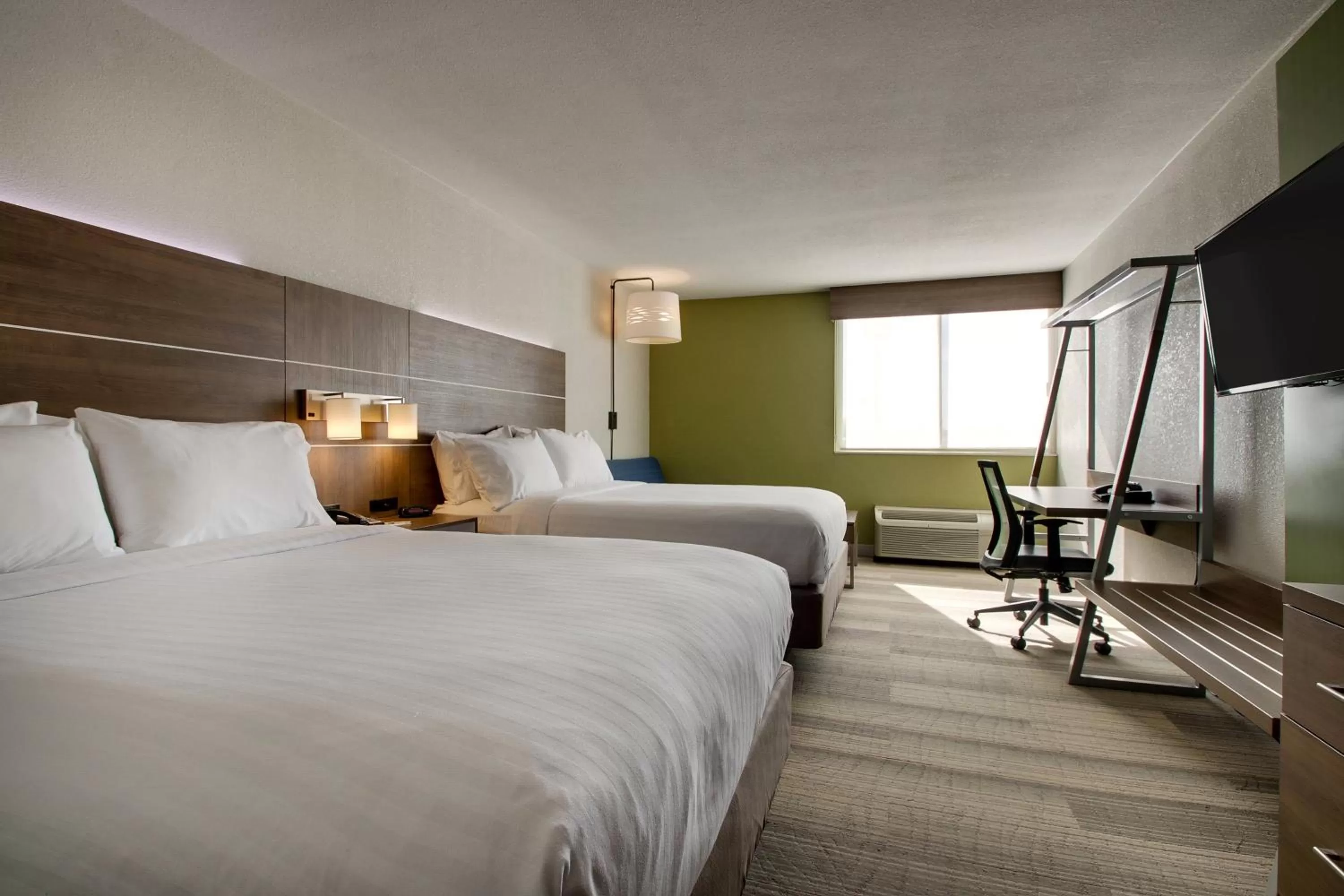 Photo of the whole room, Bed in Holiday Inn Express & Suites Wapakoneta by IHG