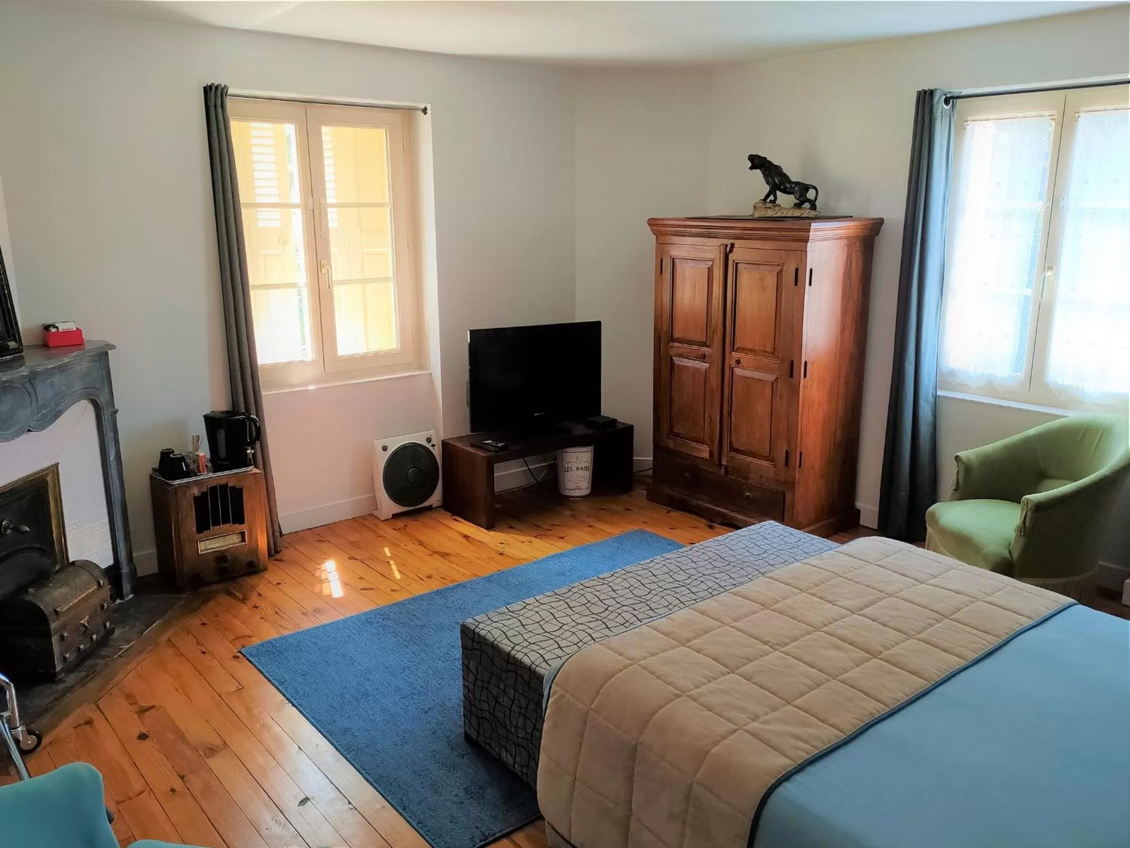 TV and multimedia, TV/Entertainment Center in Chez Martine et Philippe en Velay