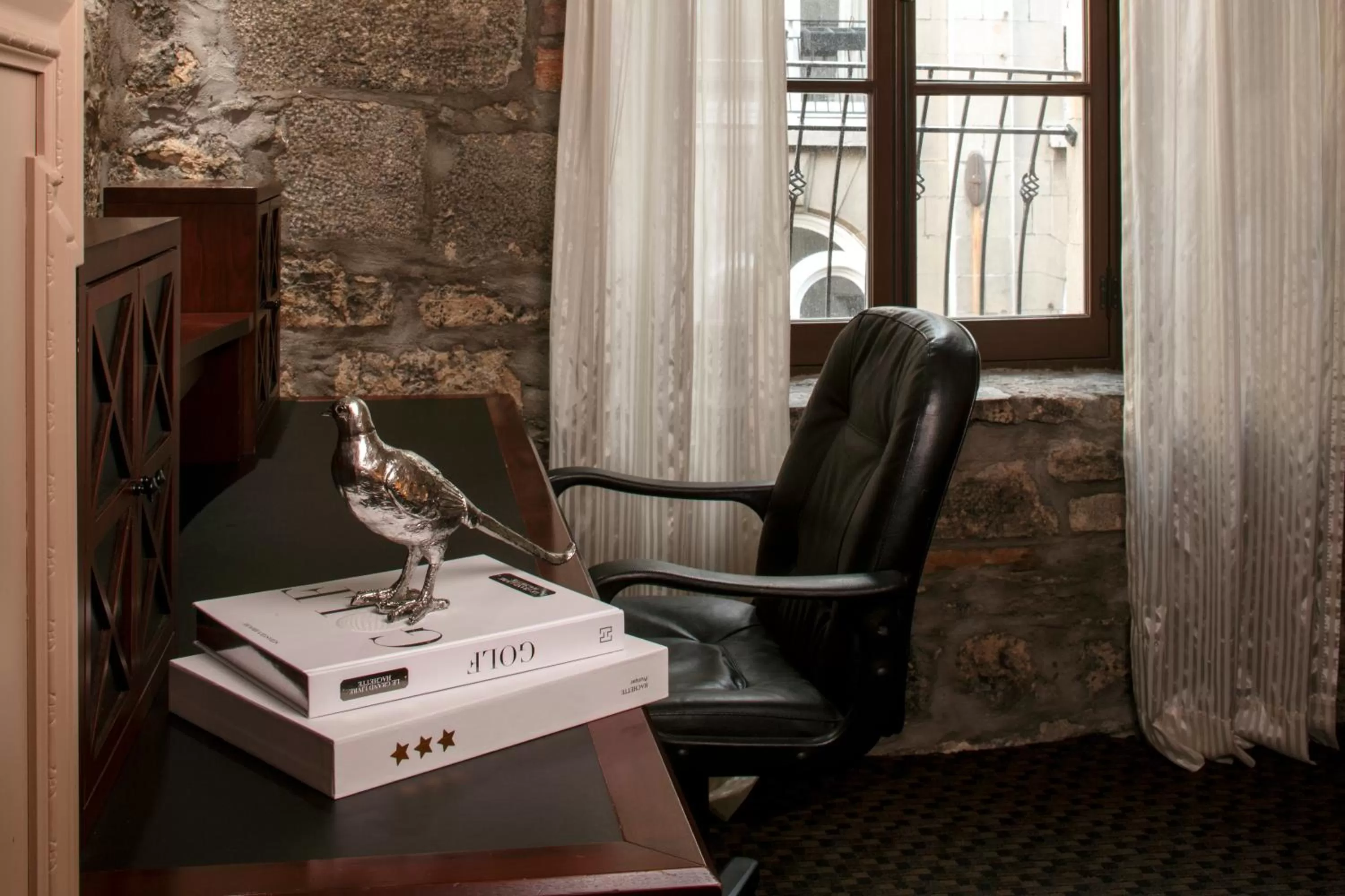 Seating area in Hotel Nelligan