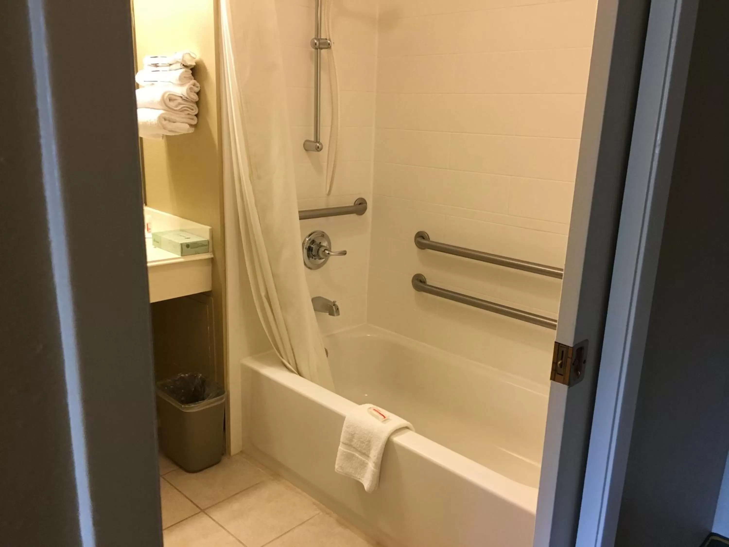 Double Room with Two Double Beds - Mobility Access/Non-Smoking in Super 8 by Wyndham Vicksburg