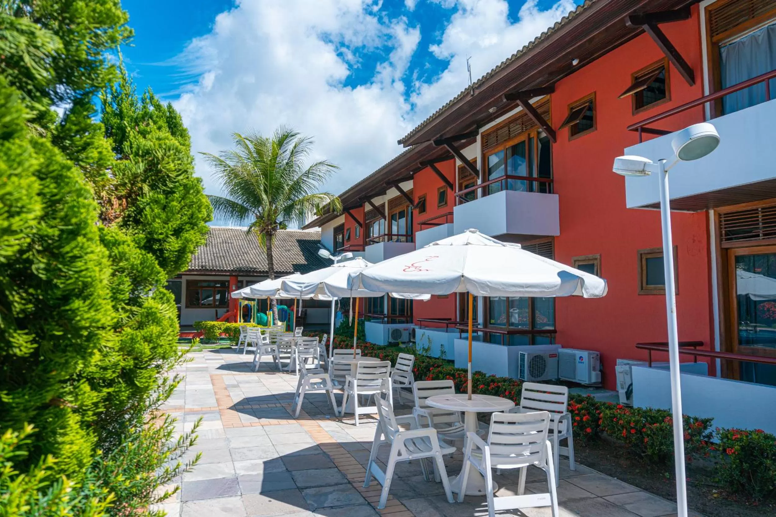 Swimming pool in Porto das Naus Praia Hotel