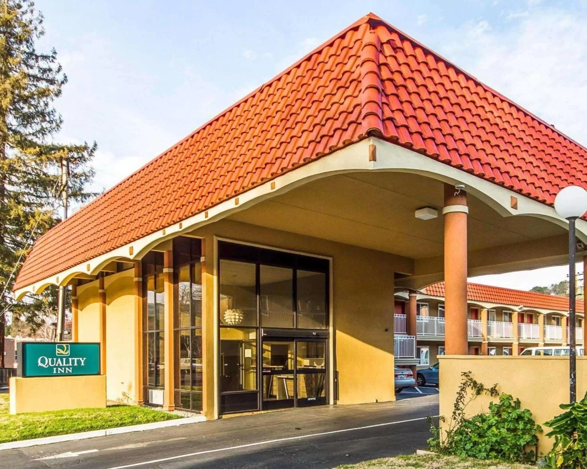 Property building in Quality Inn Martinez