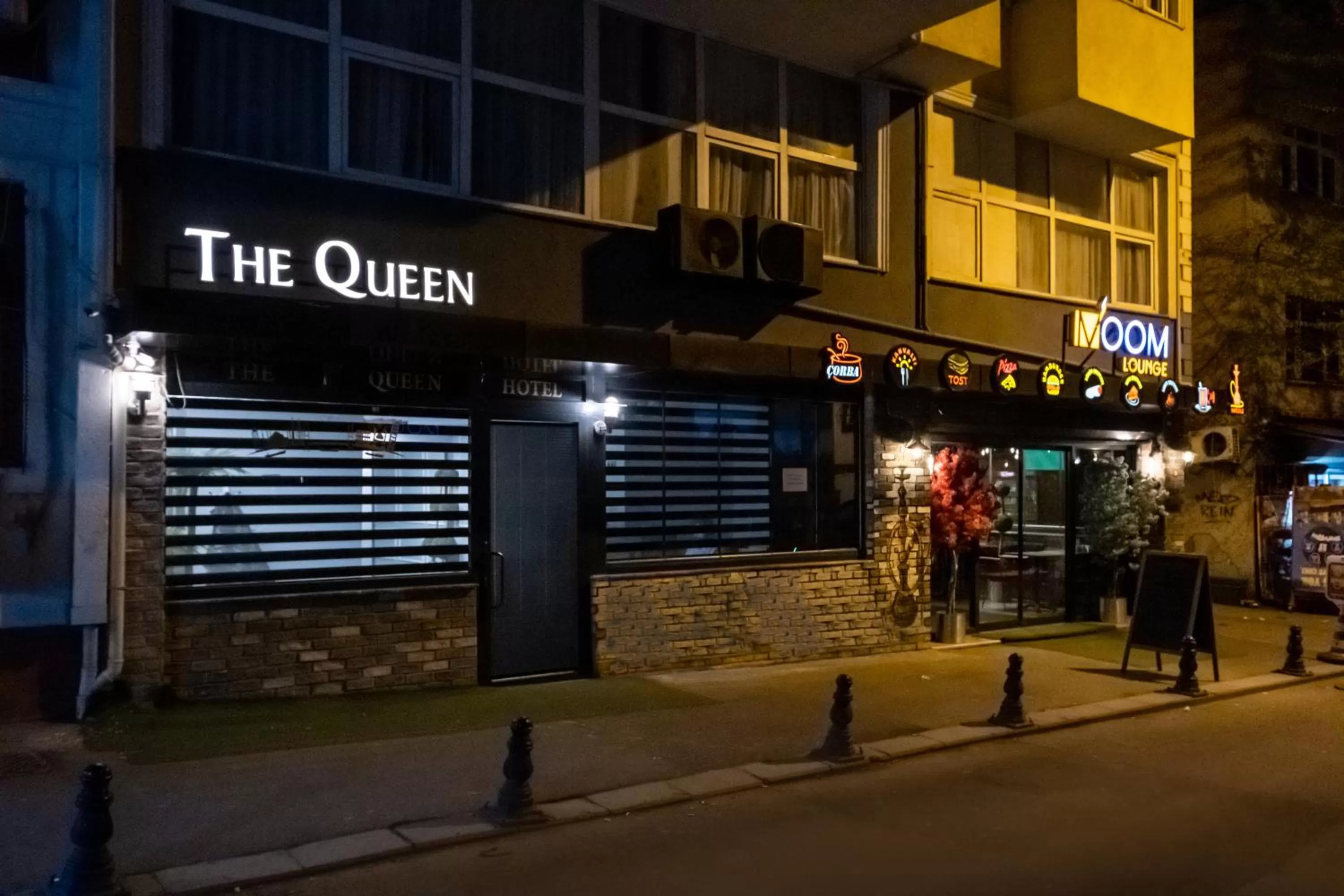 Night in The Queen Hotel