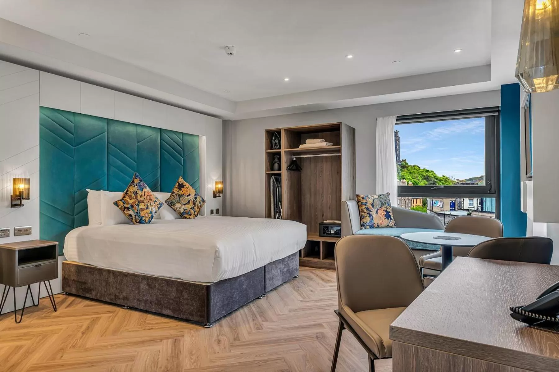 Bedroom, Bed in Roomzzz Edinburgh