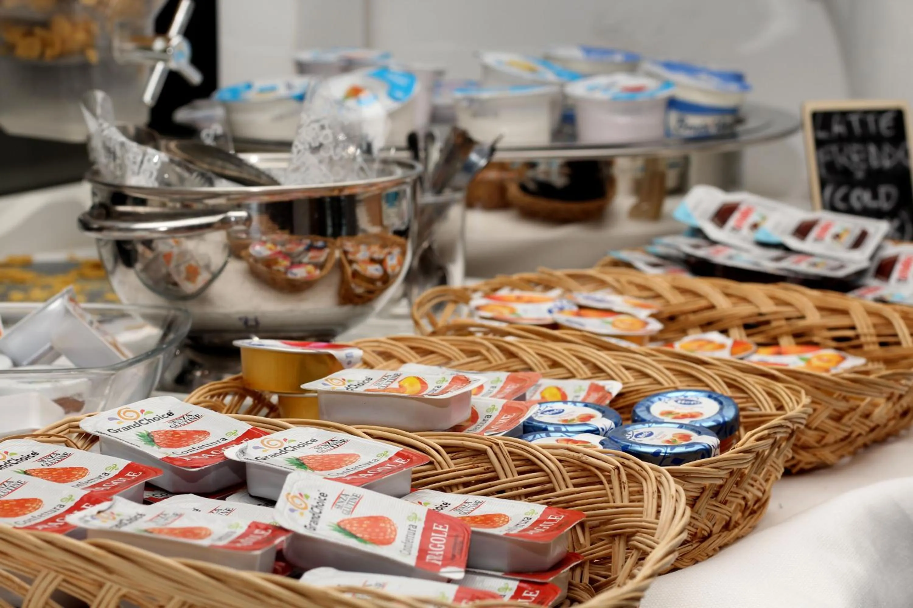 Buffet breakfast in Puntaquattroventi