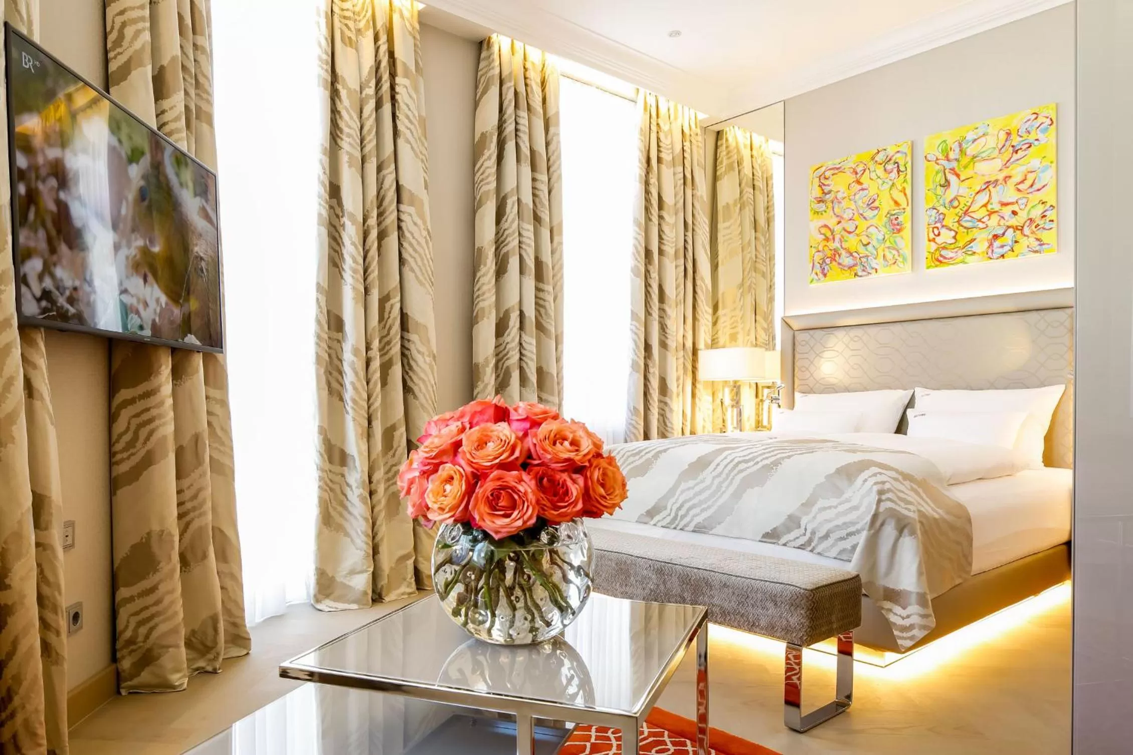 Photo of the whole room, Bed in Boutiquehotel Das Tyrol