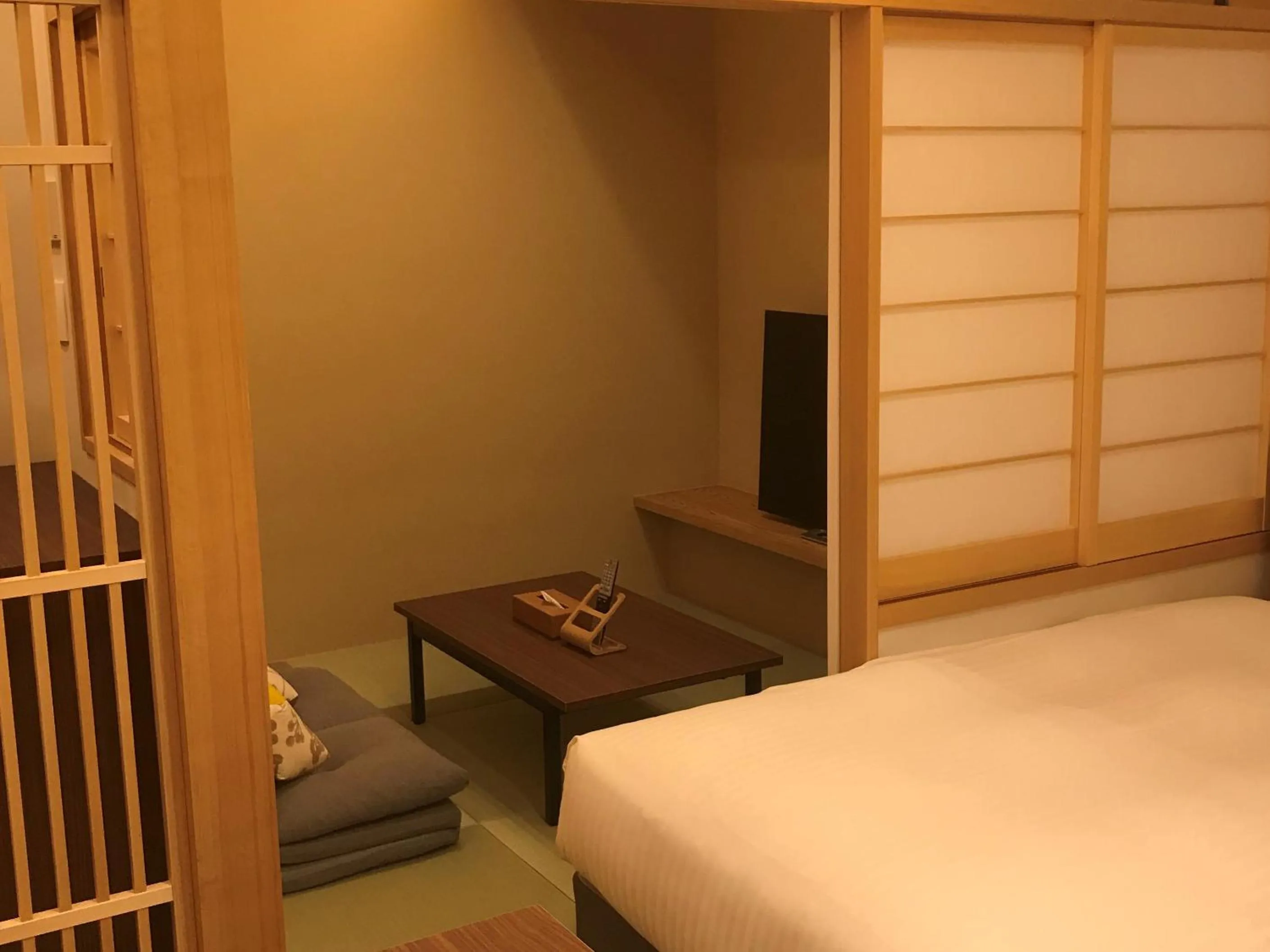 TV and multimedia, Bed in Hotel Yururito Osaka