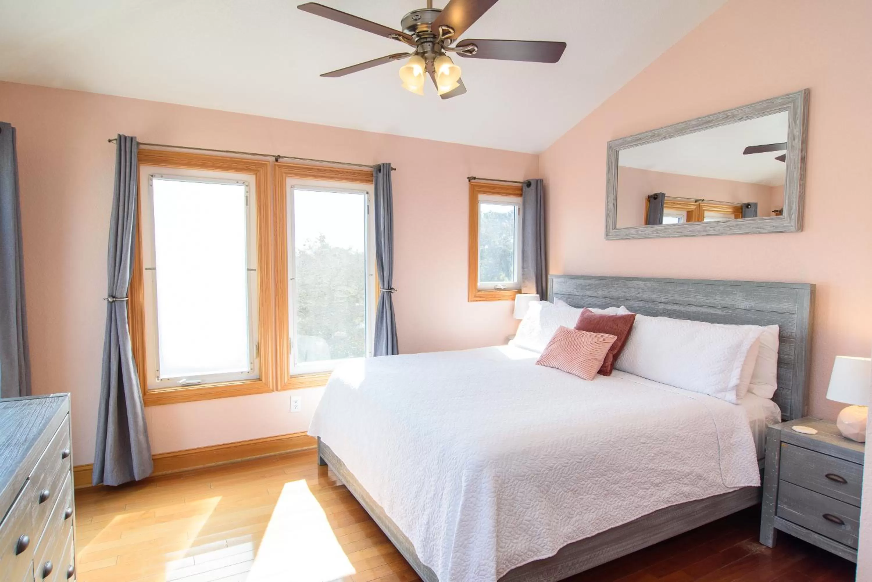 Bed in The Inn on Pamlico Sound