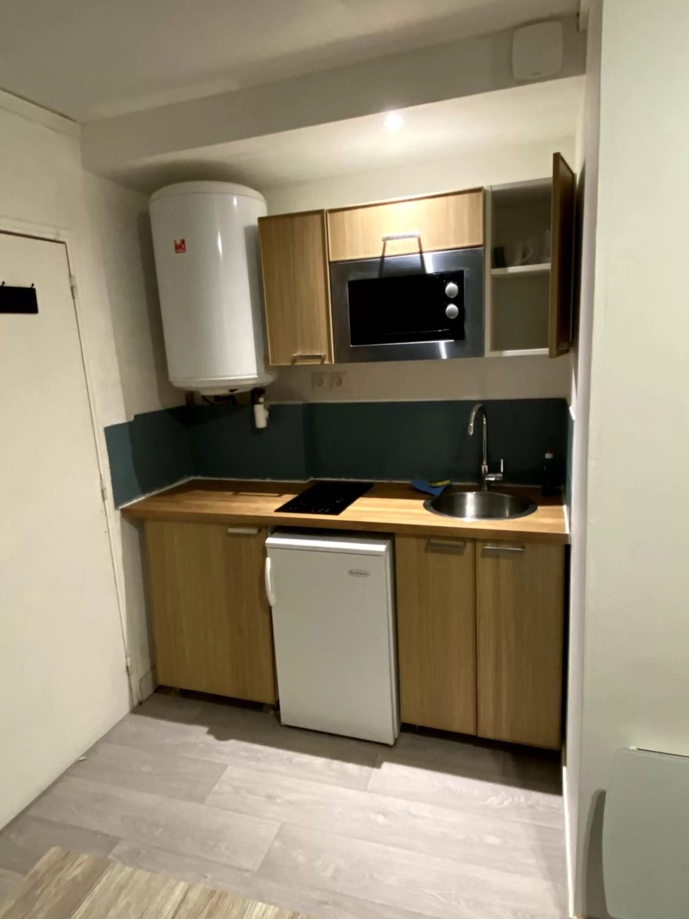 Kitchen or kitchenette in Lh Rooms Location
