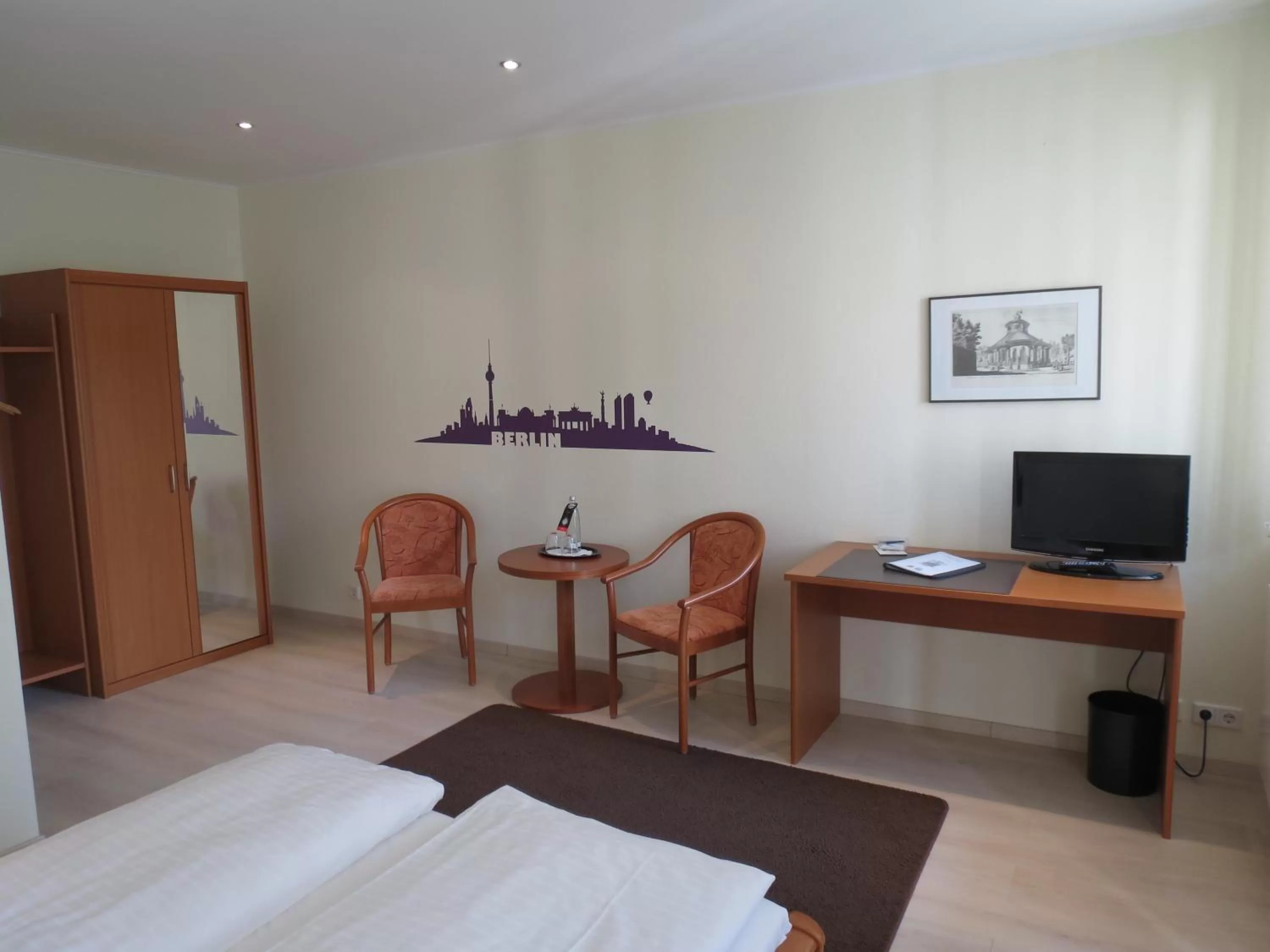 Photo of the whole room, TV/Entertainment Center in Altstadt Hotel