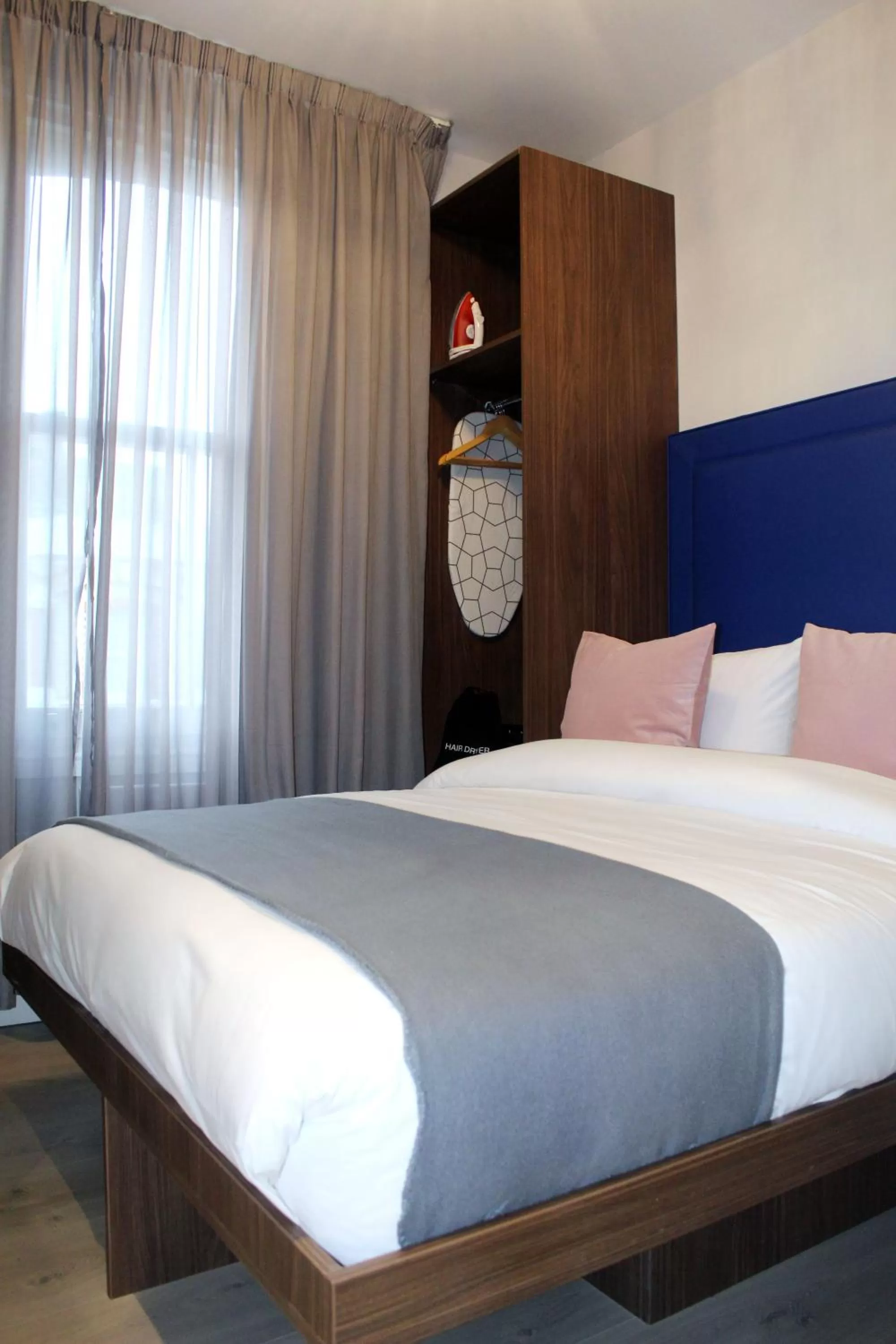 Small Double Room in CG Kensington