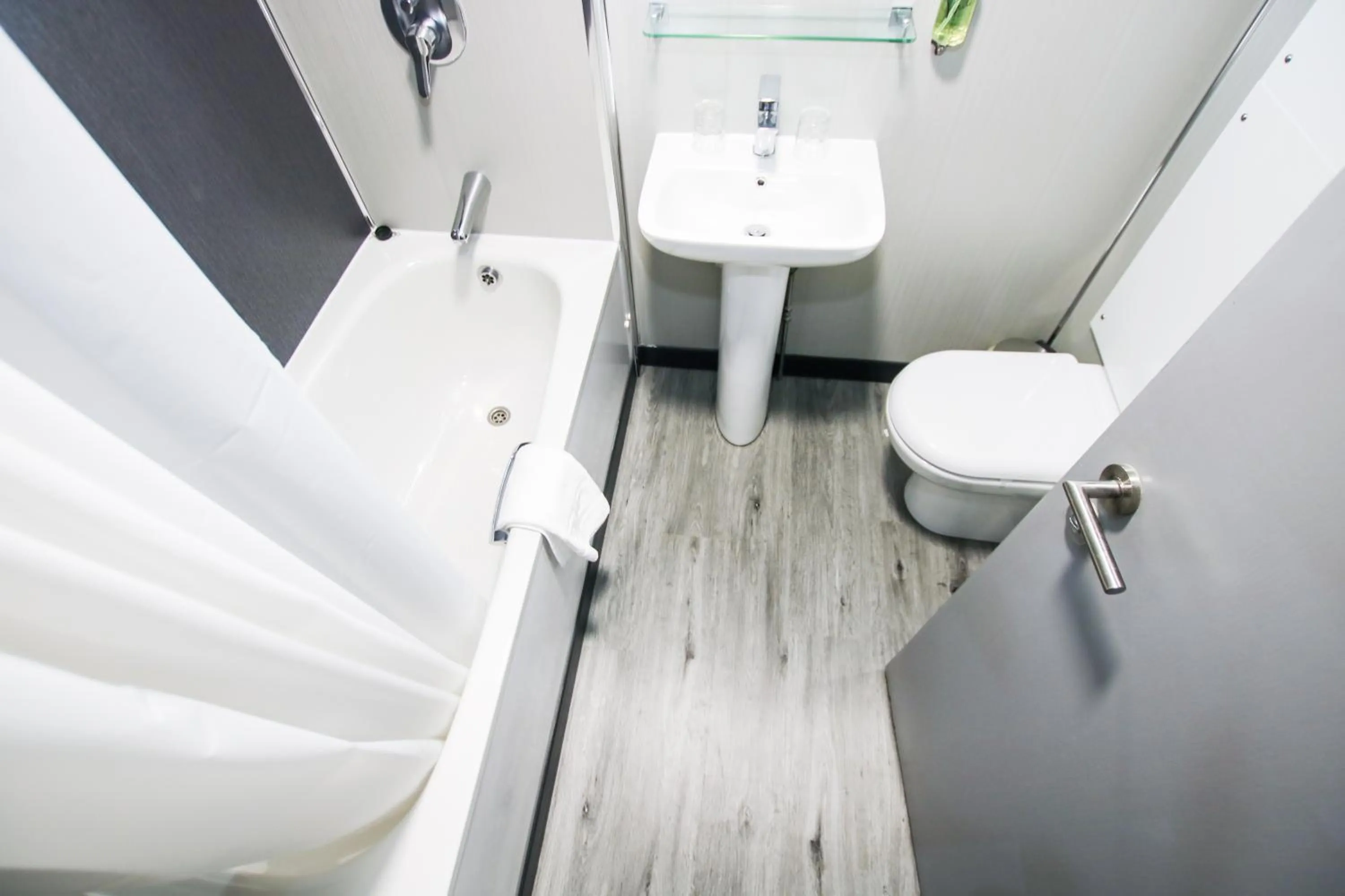 Bathroom in Brunswick Merchant City Hotel