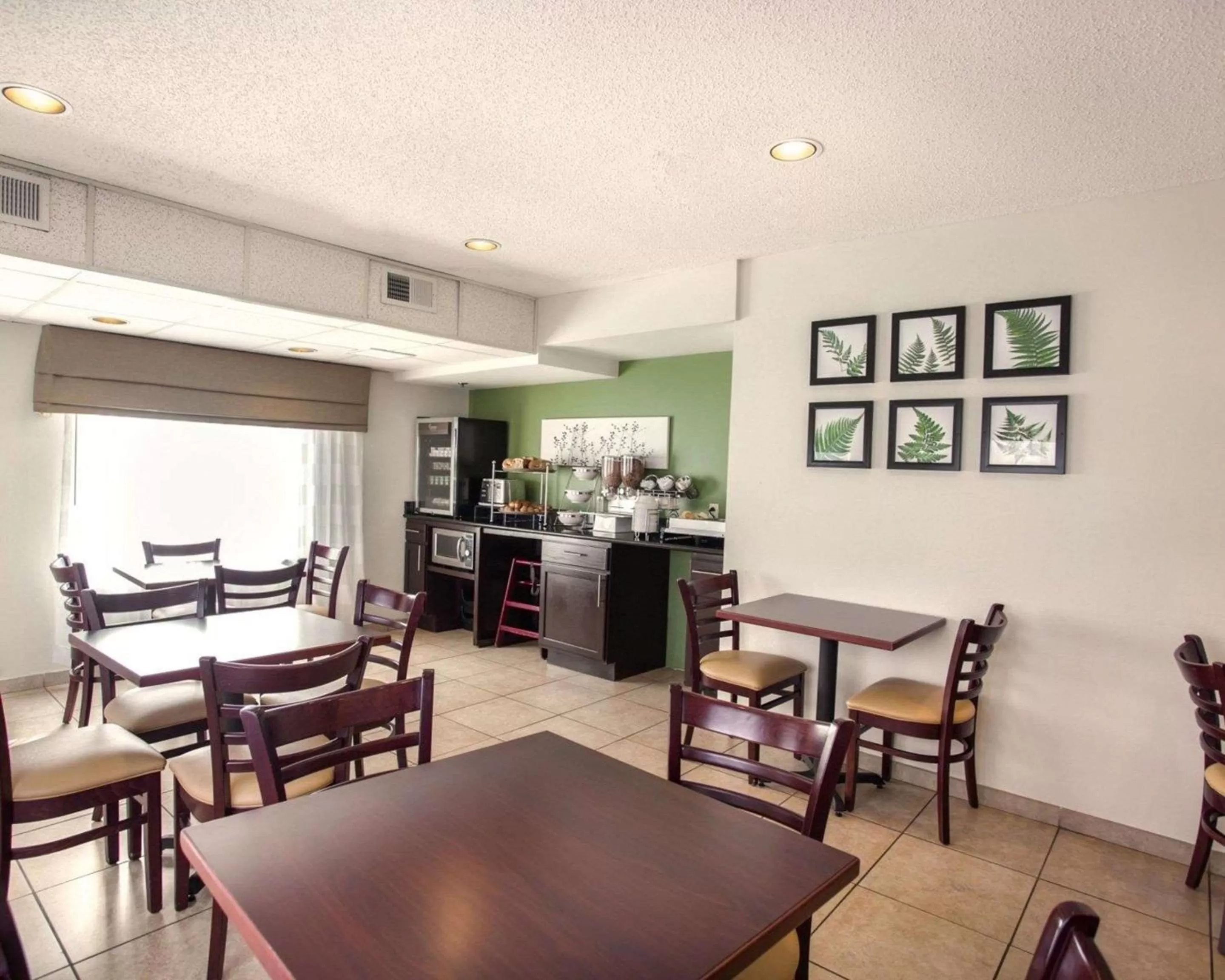 Restaurant/places to eat in Sleep Inn Nashville North - Downtown Area