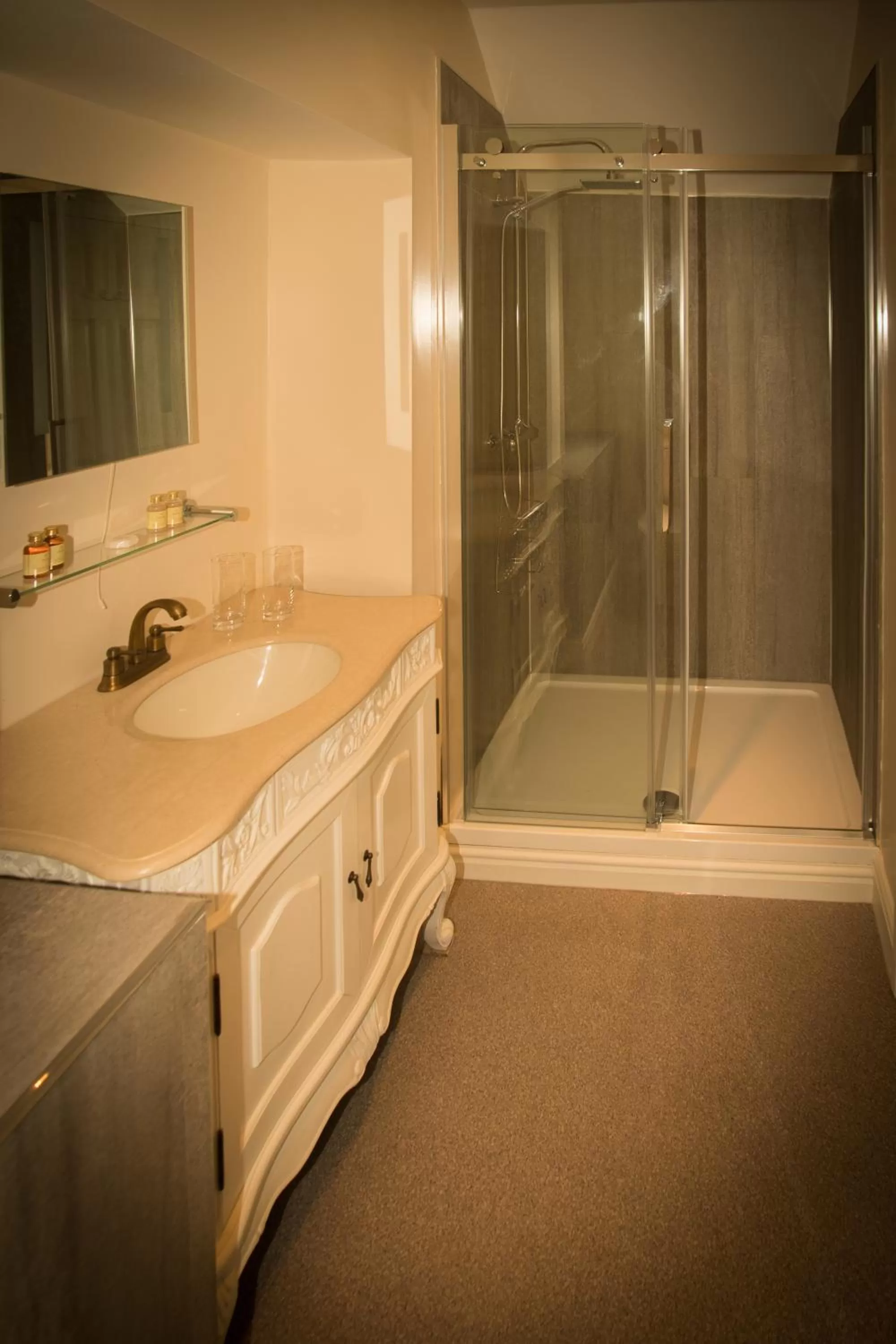 Bathroom in Brockley Hall Hotel