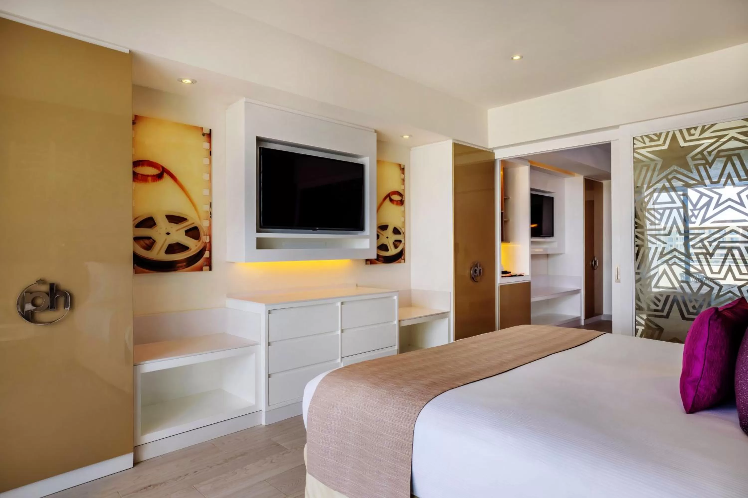 Photo of the whole room, Bed in Planet Hollywood Cancun by Royalton, An Autograph Collection All-Inclusive Resort