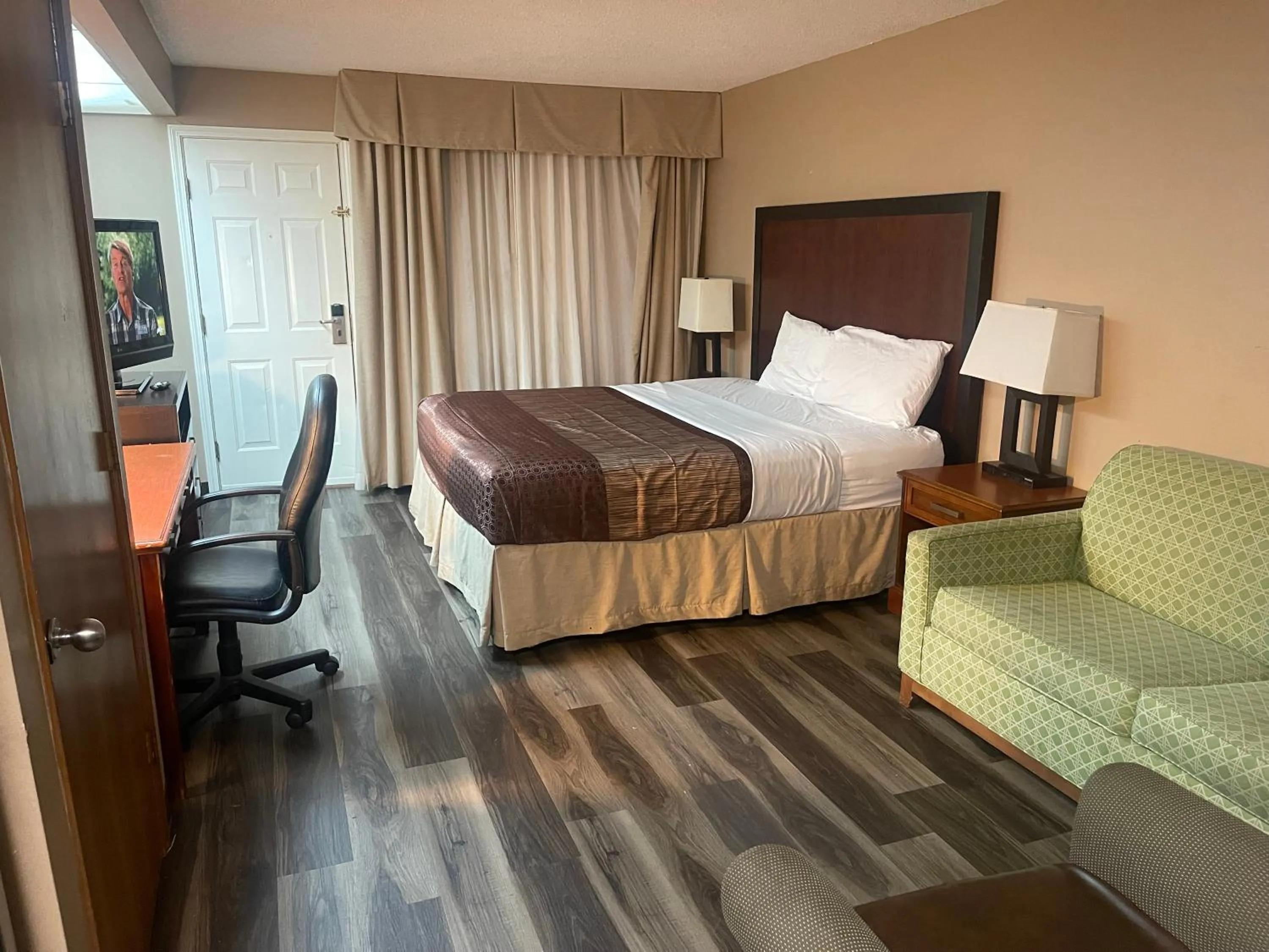 Bed in HOTEL DEL SOL - Pensacola