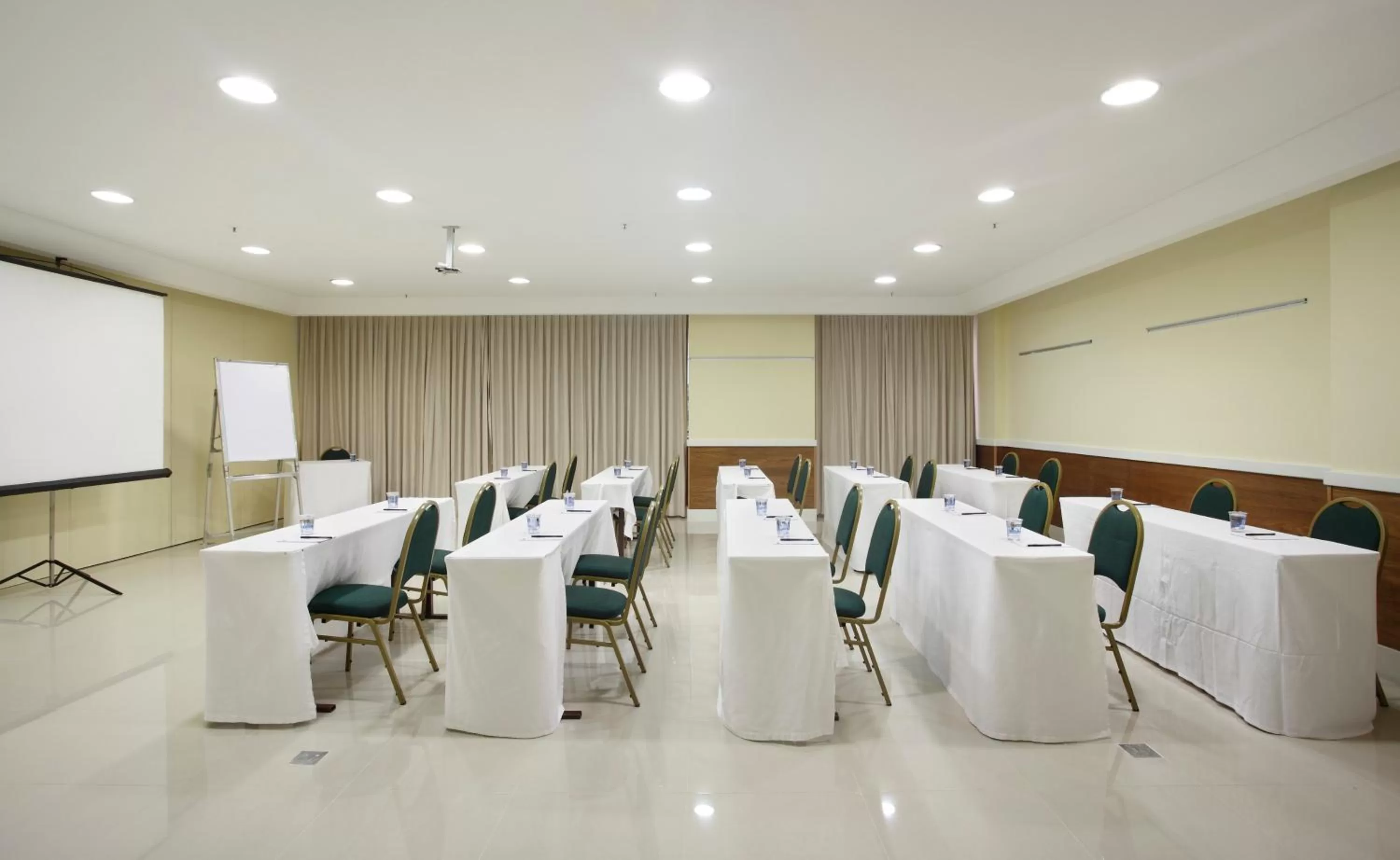 Business facilities in Mirador Rio Copacabana Hotel