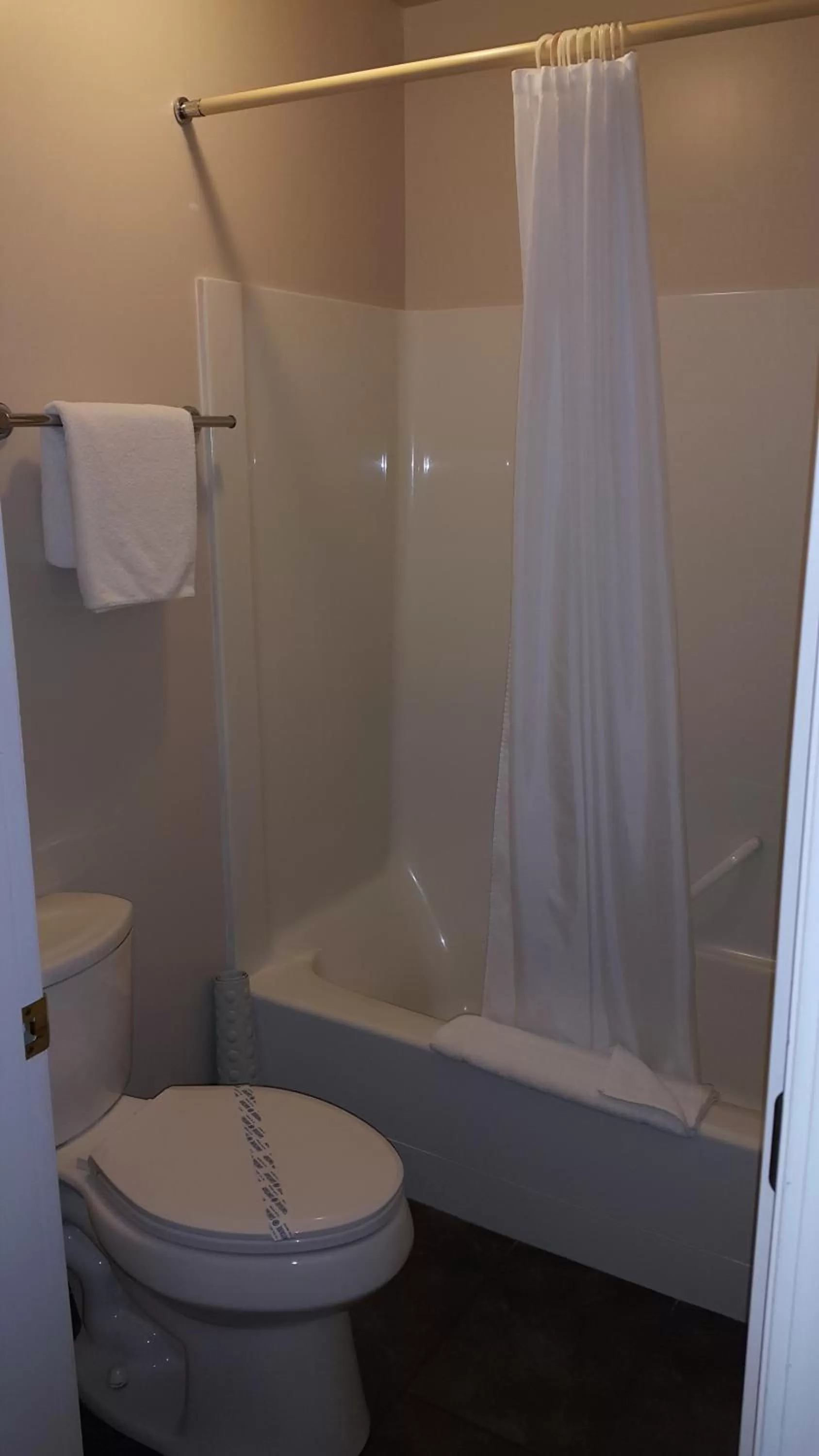 Bathroom in Cactus Tree Inn