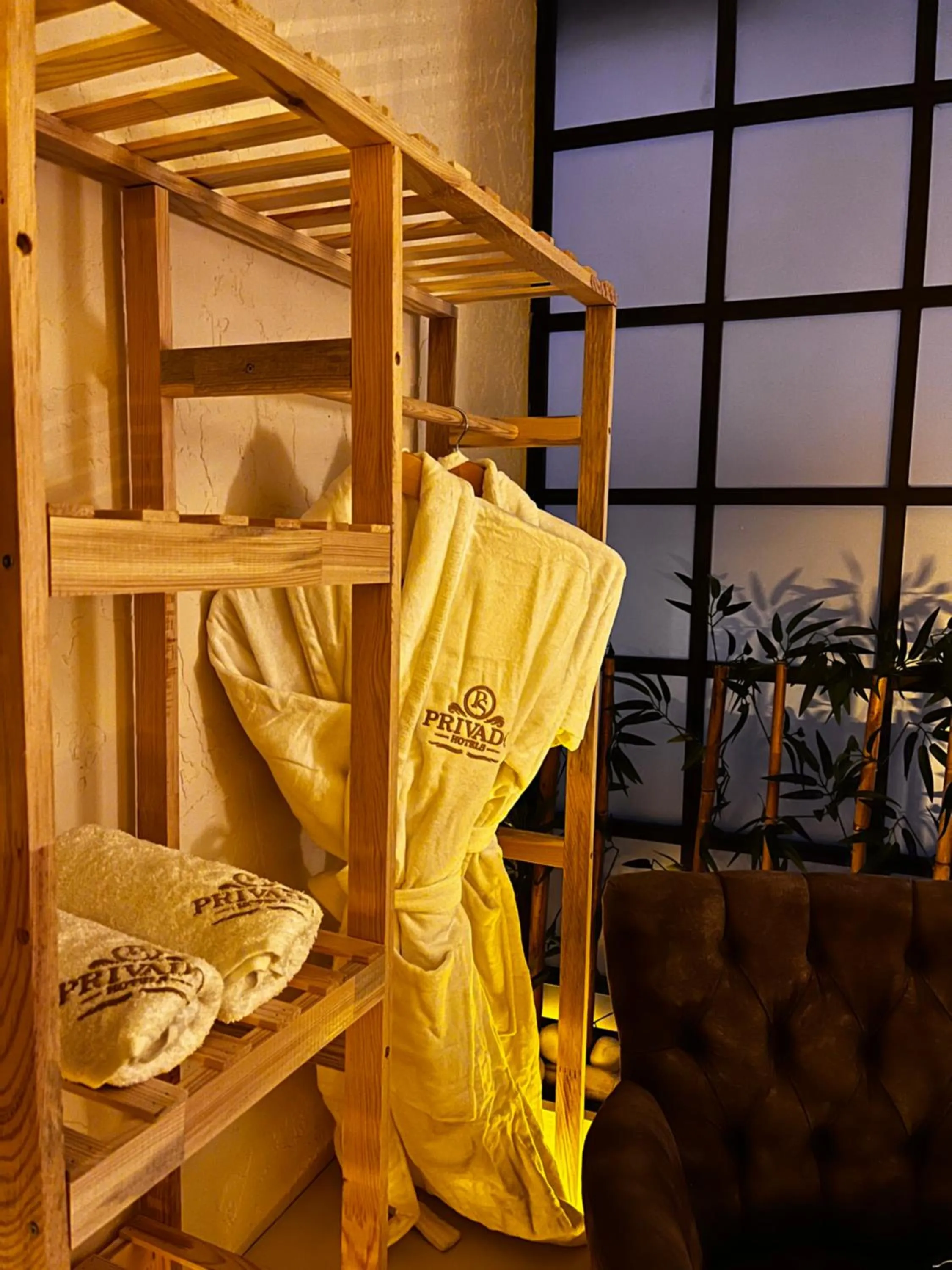 wardrobe, Bed in PRIVADO HOTELS