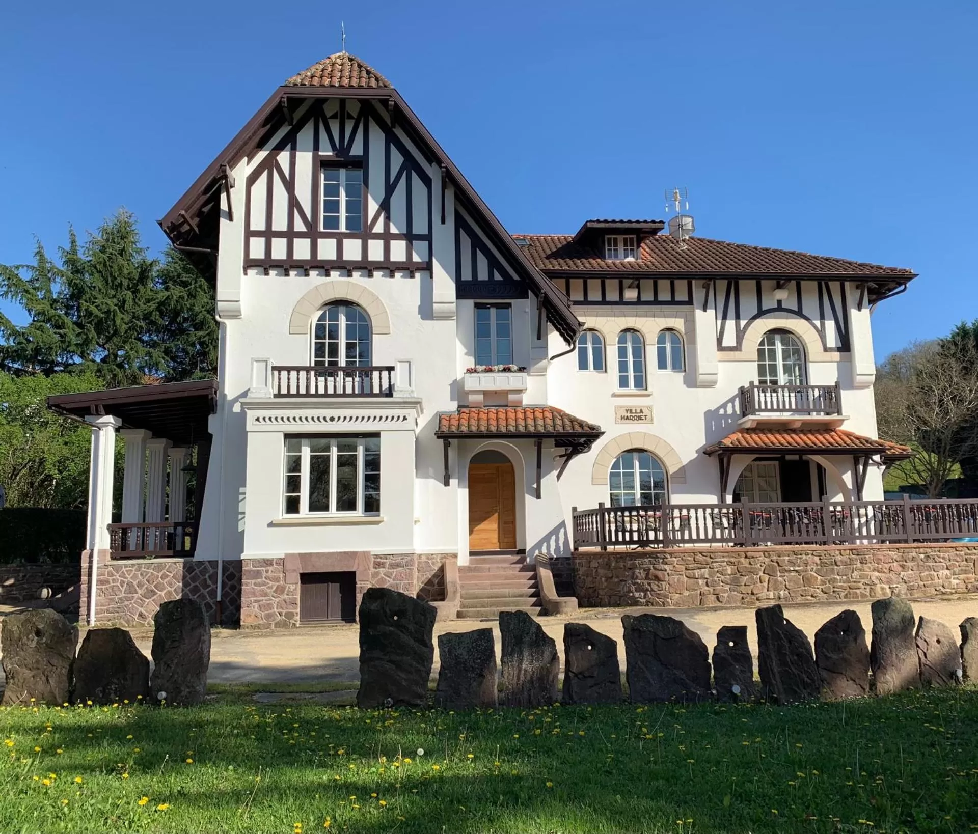 Property Building in Villa Harriet