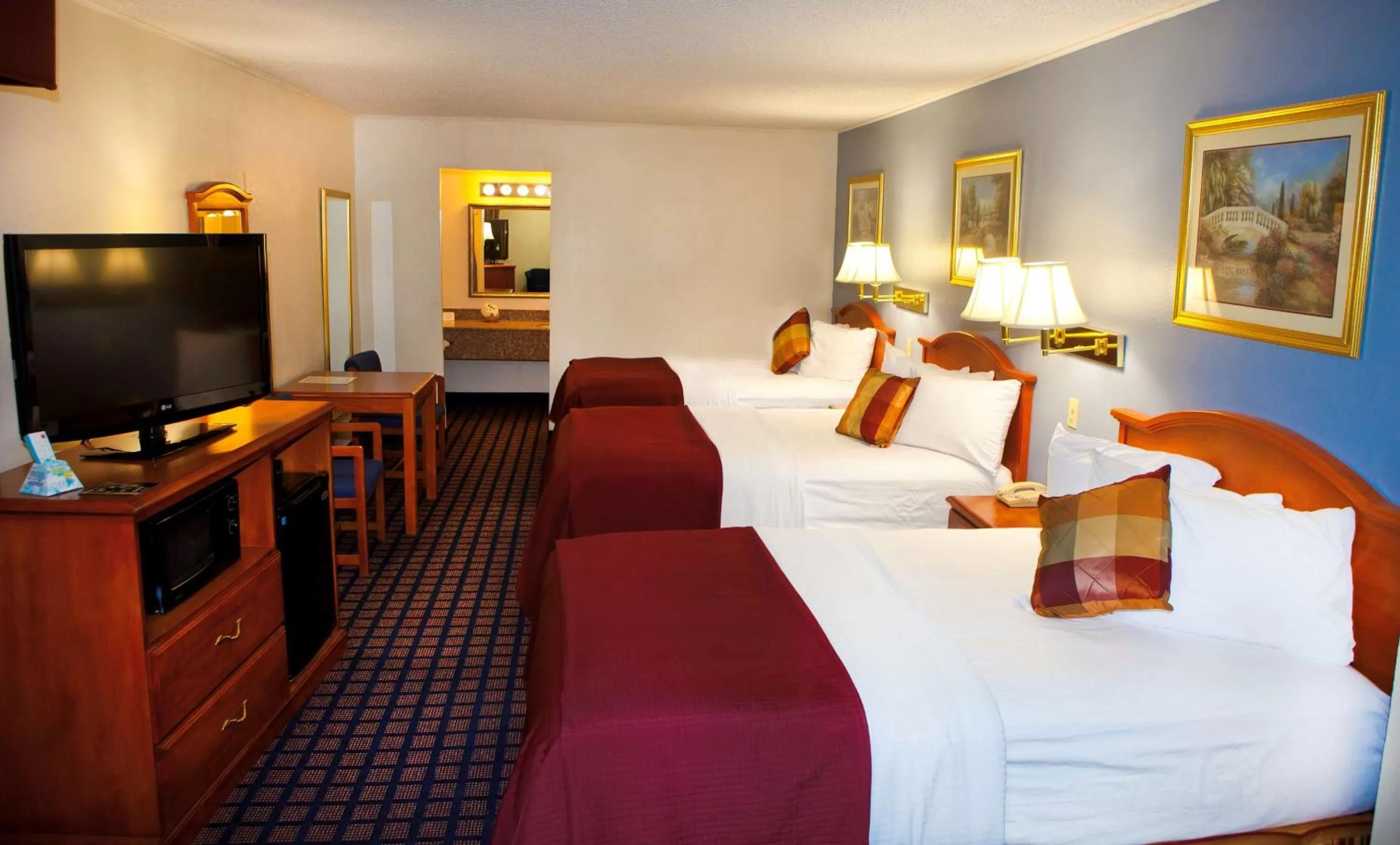 Photo of the whole room in Best Western Palestine Inn