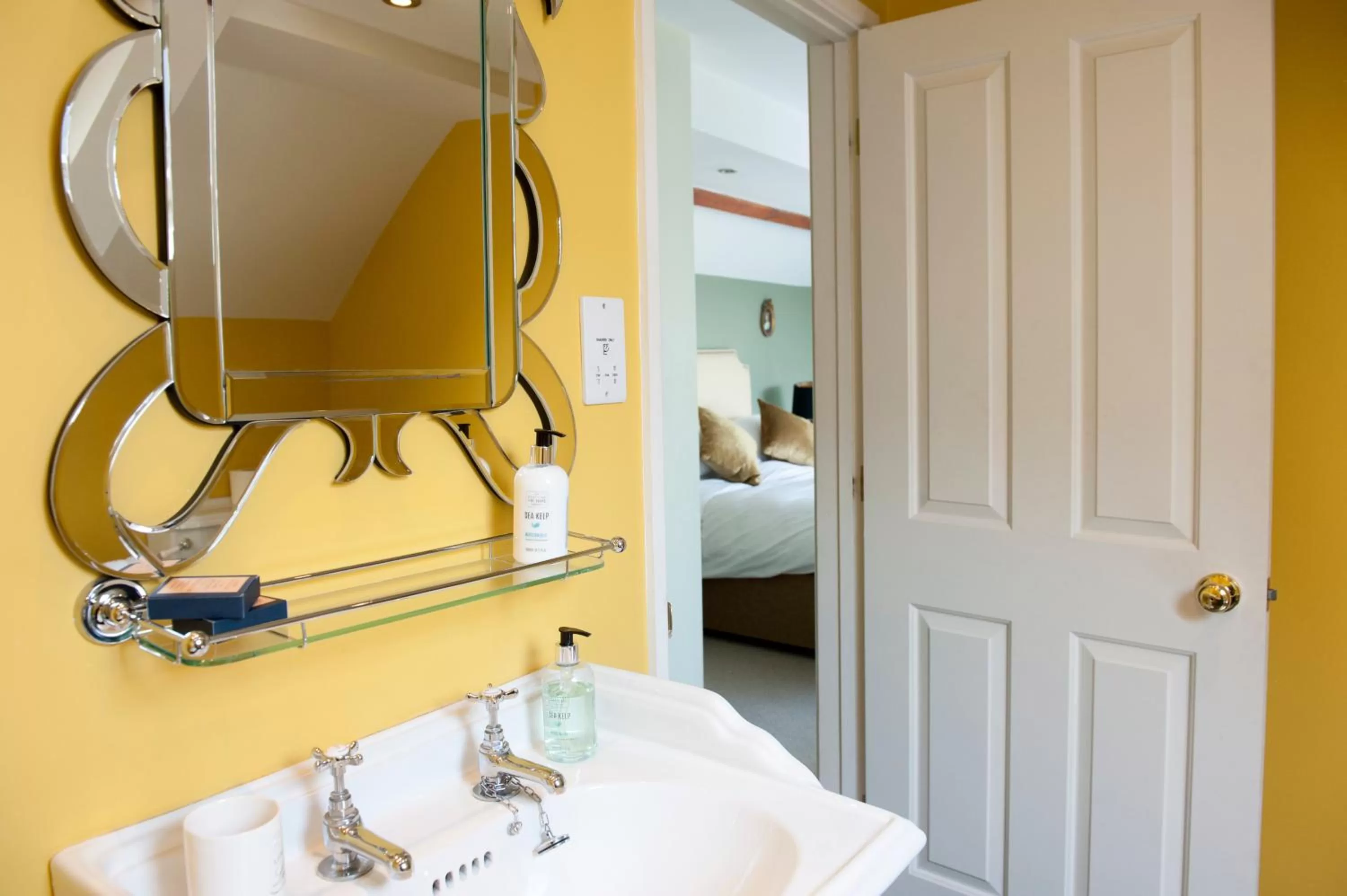 Bathroom, TV/Entertainment Center in The Bridge House