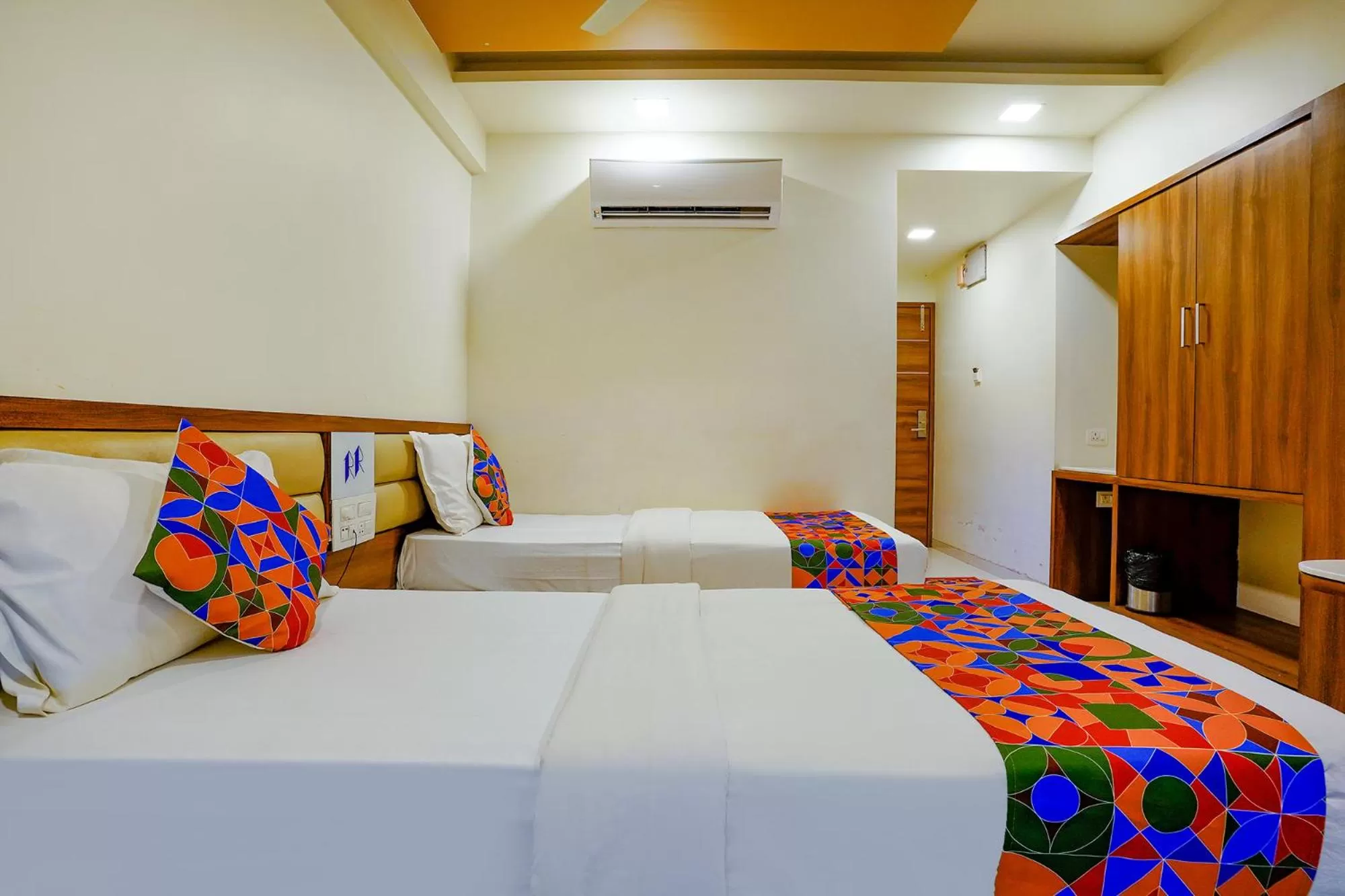 Photo of the whole room, Bed in FabHotel Ramjis Residency