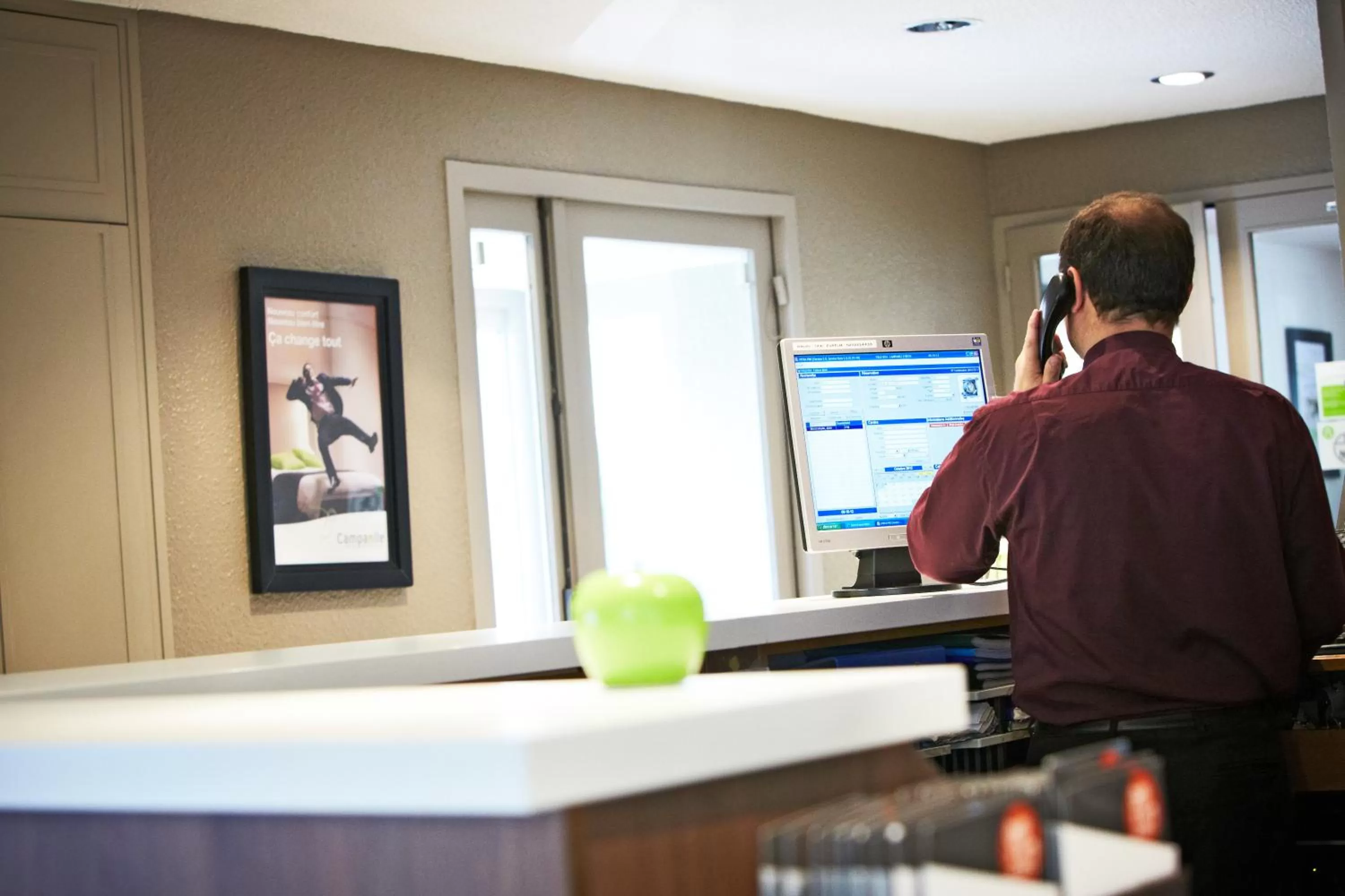 Lobby or reception in Campanile Calais