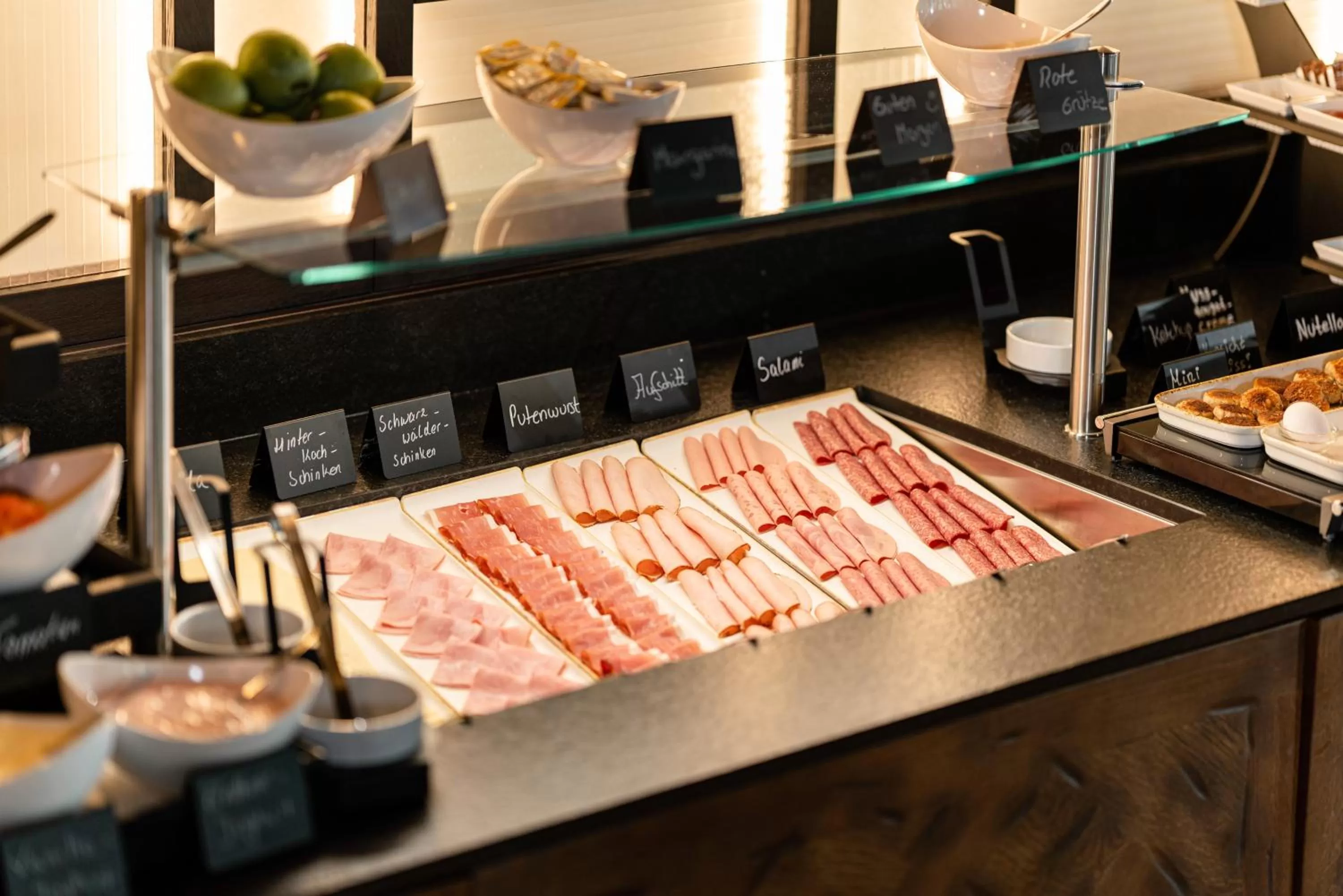 Breakfast in FreshSuites & Bar