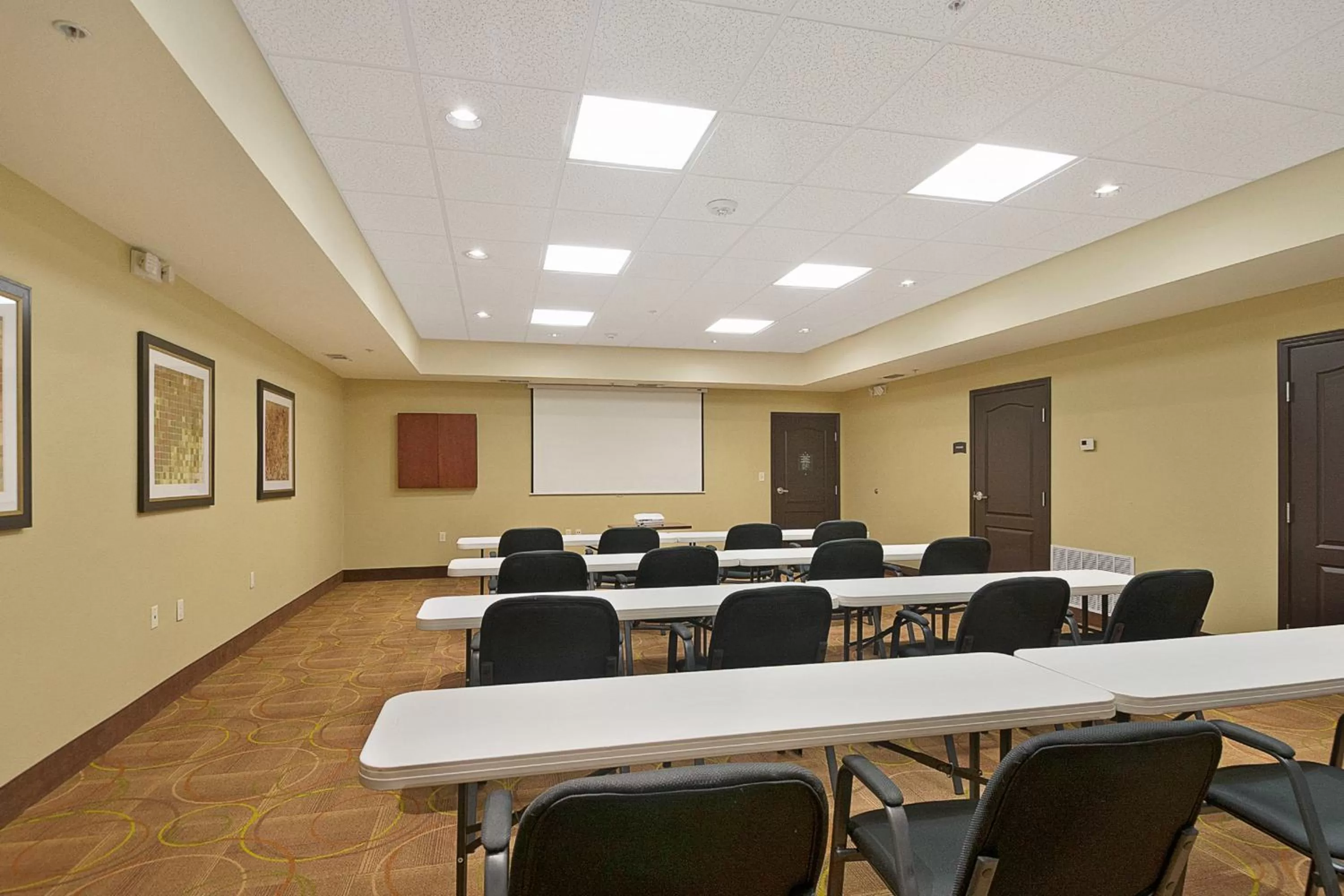 Meeting/conference room in Staybridge Suites Longview by IHG