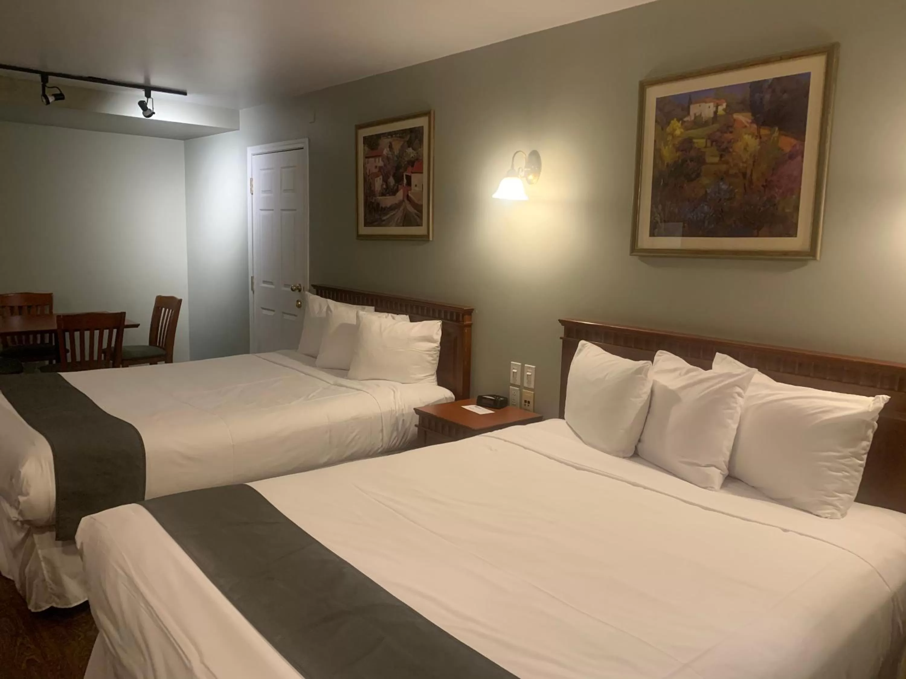 Bed in Hotel and Suites Les Laurentides