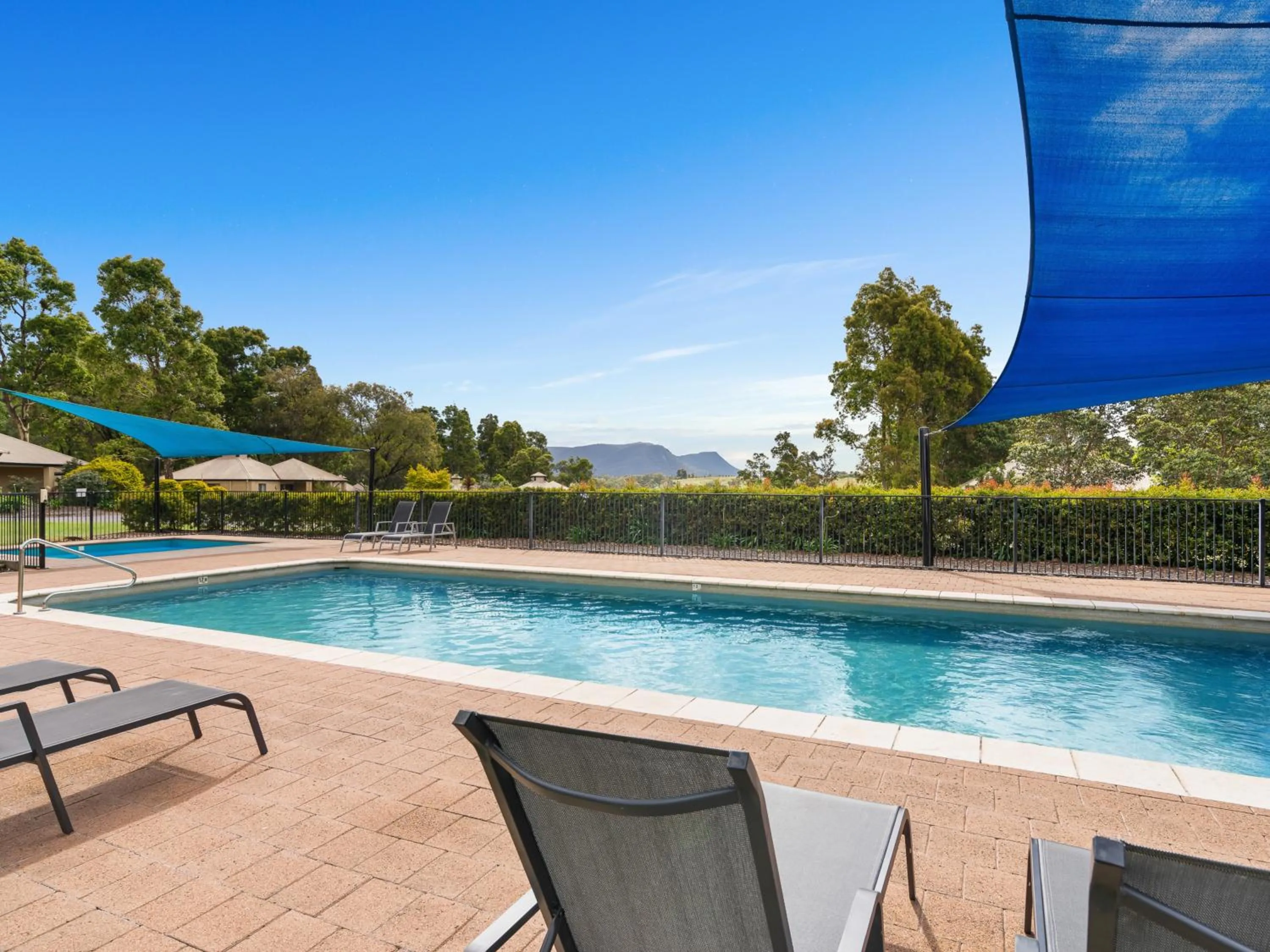 Swimming pool in Leisure Inn Pokolbin Hill