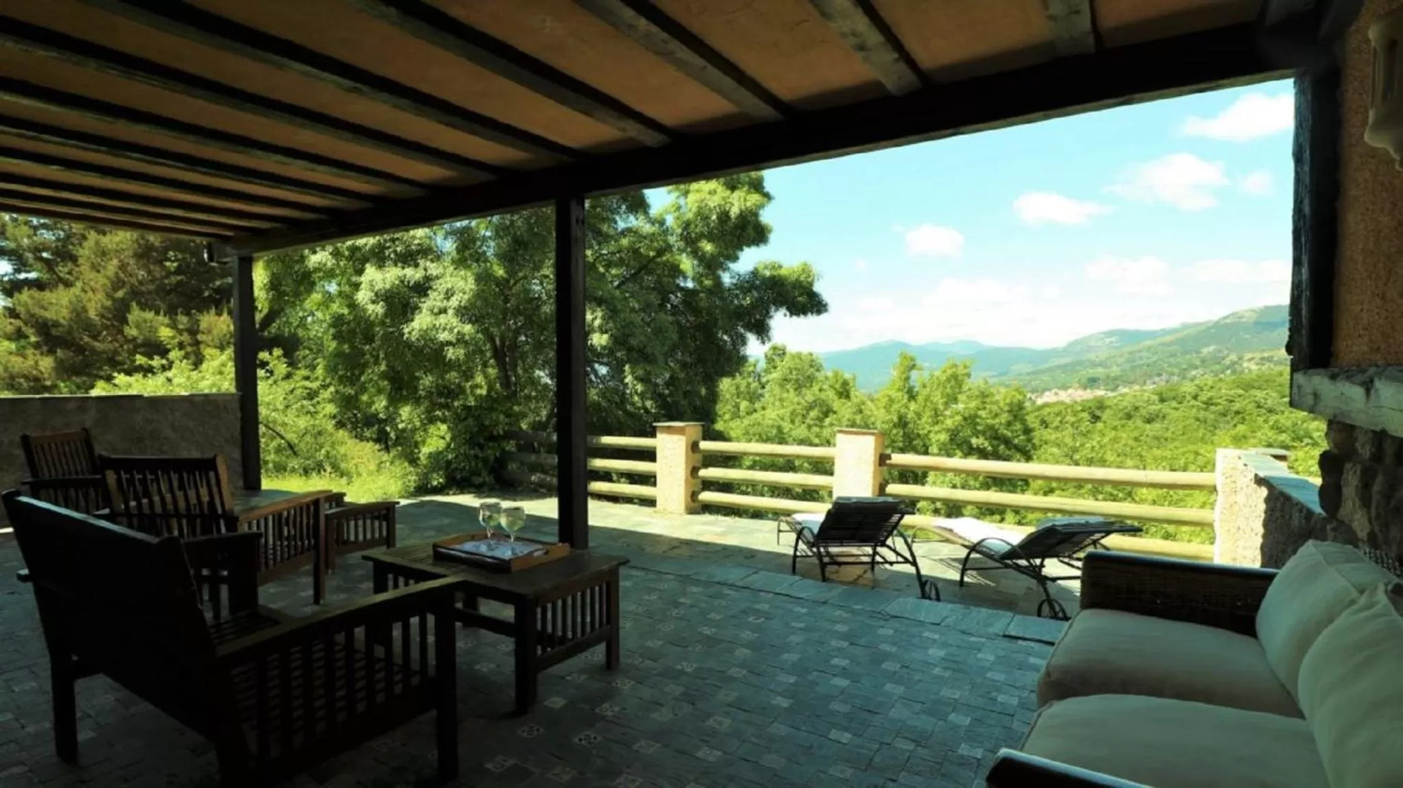 Property building in Casona De Navalmedio