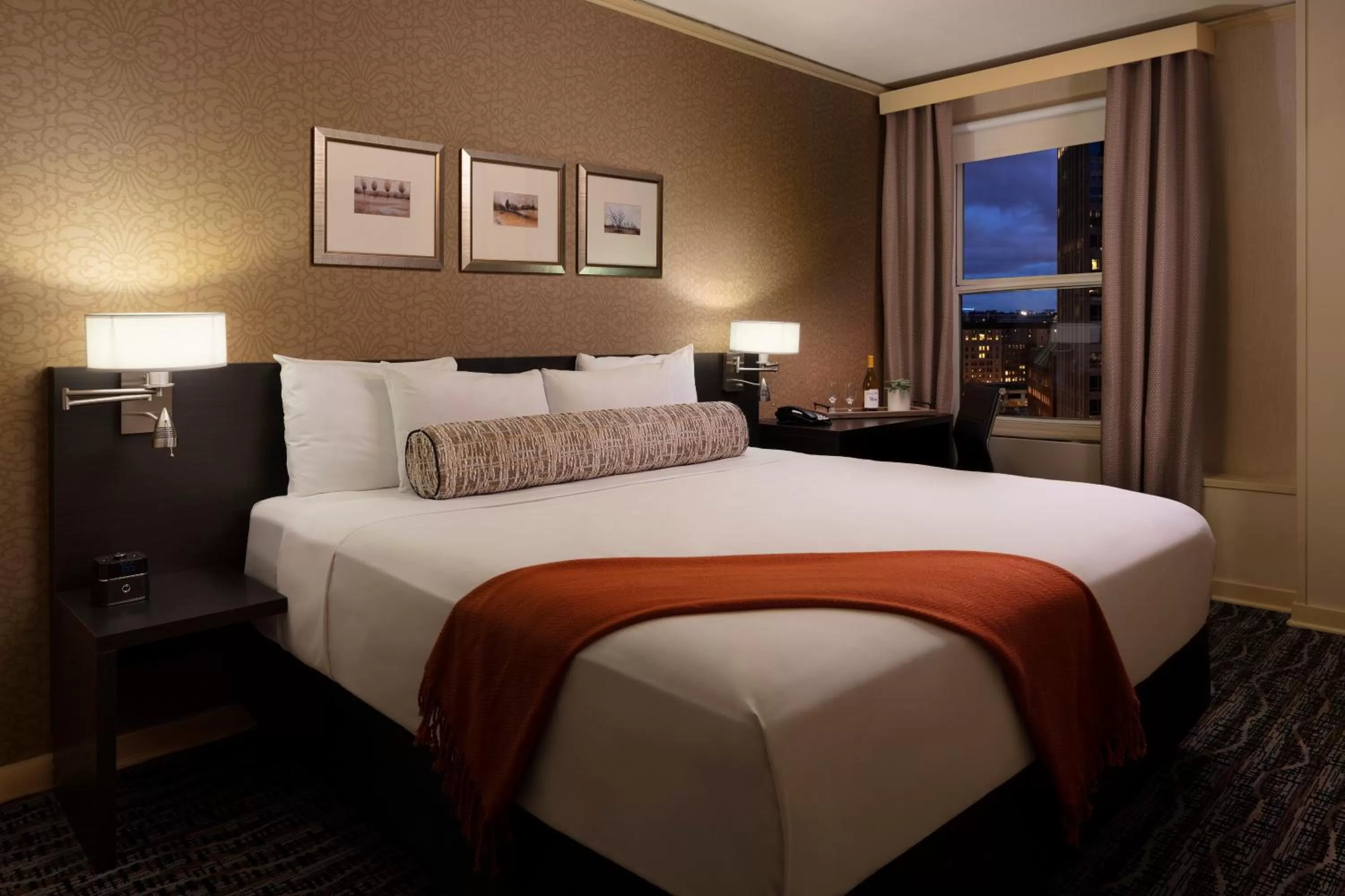 Bedroom, Bed in Executive Hotel Pacific