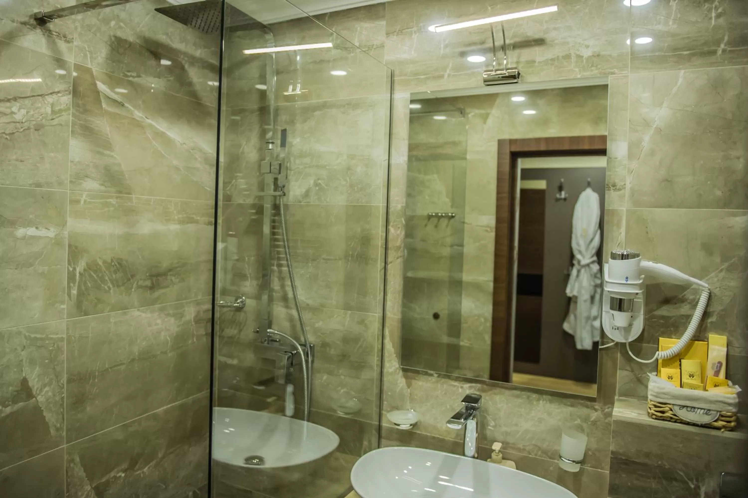 Bathroom in Bernardazzi Grand Hotel