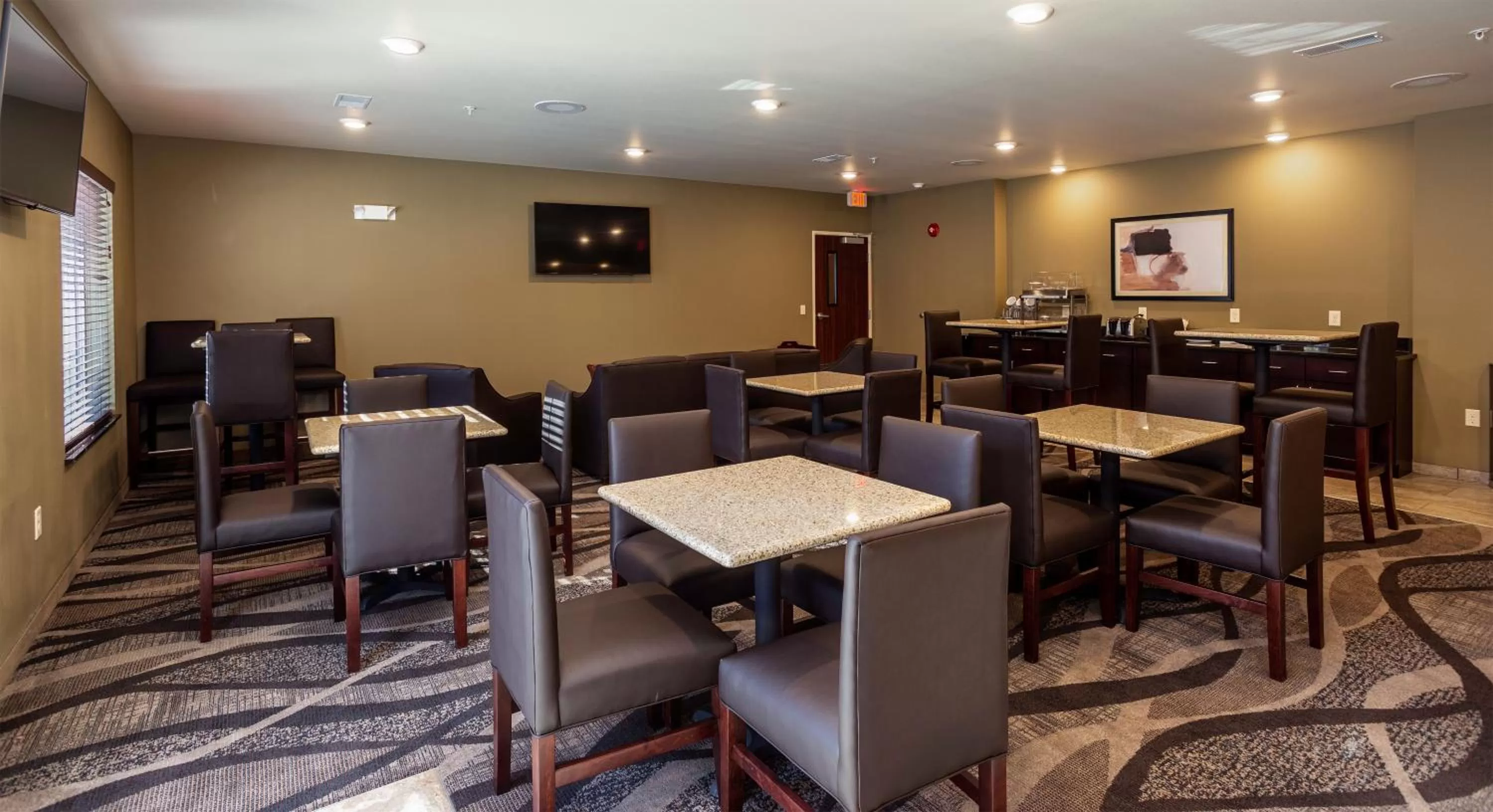 Lounge or bar in Cobblestone Inn & Suites - Brookville