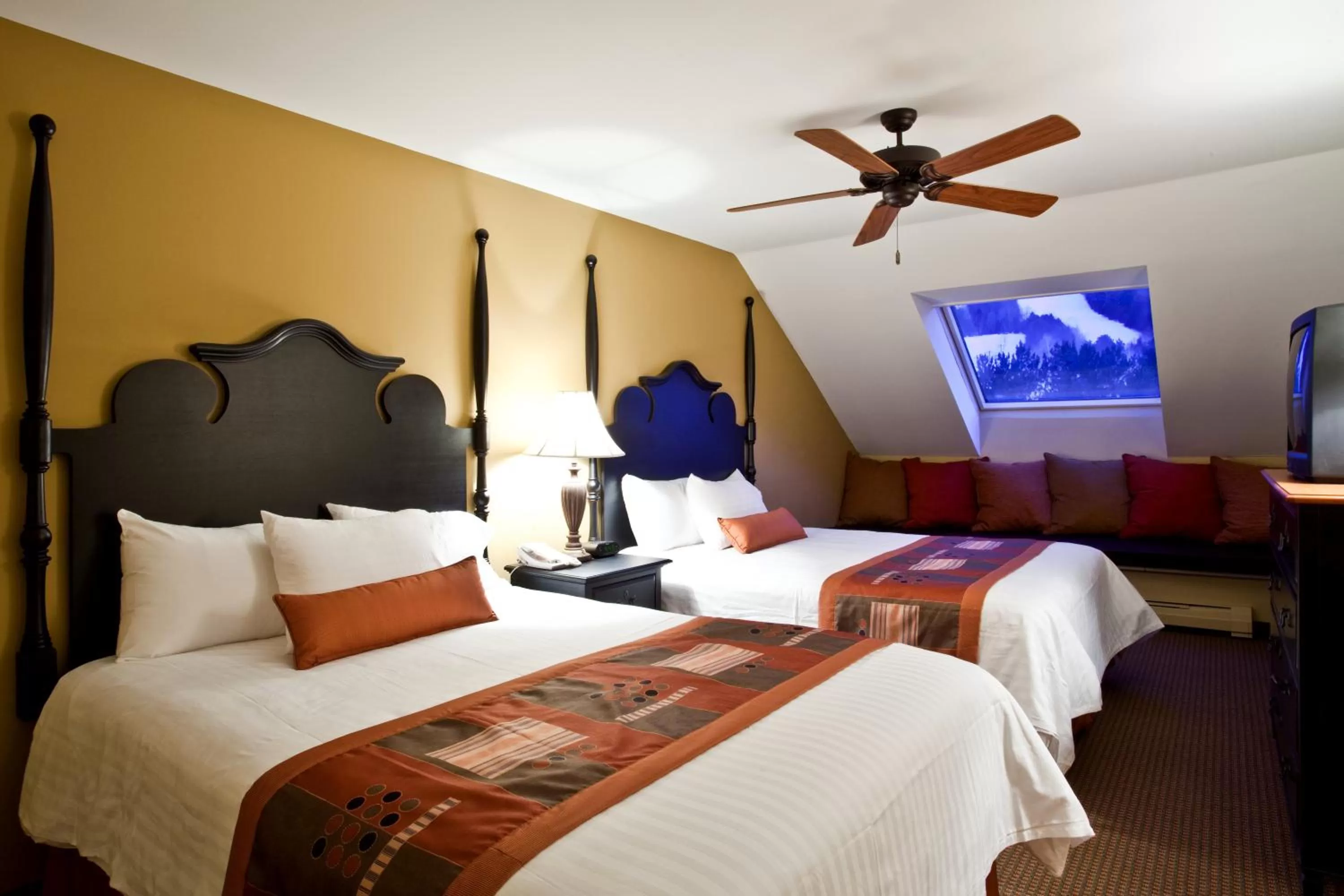 Photo of the whole room, Bed in Holiday Inn Club Vacations Mount Ascutney Resort