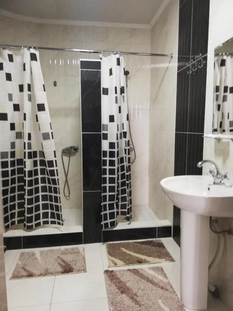 Bathroom in Monte-Kristo Hotel