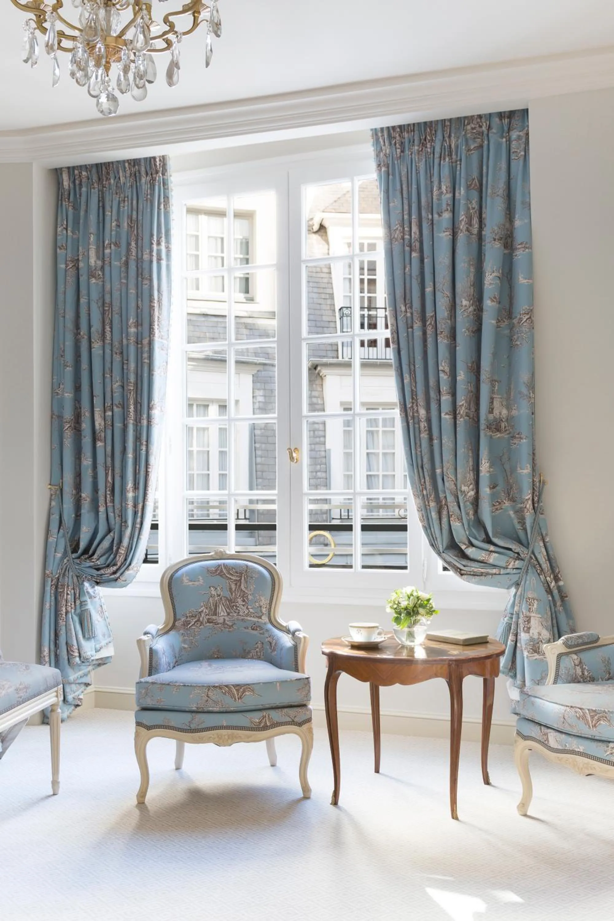 Seating area in Le Bristol Paris, Oetker Hotels