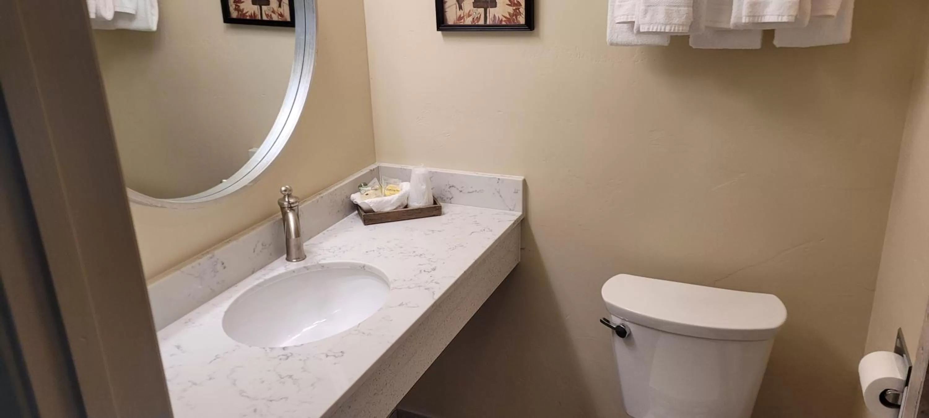 Bishop Village Motel