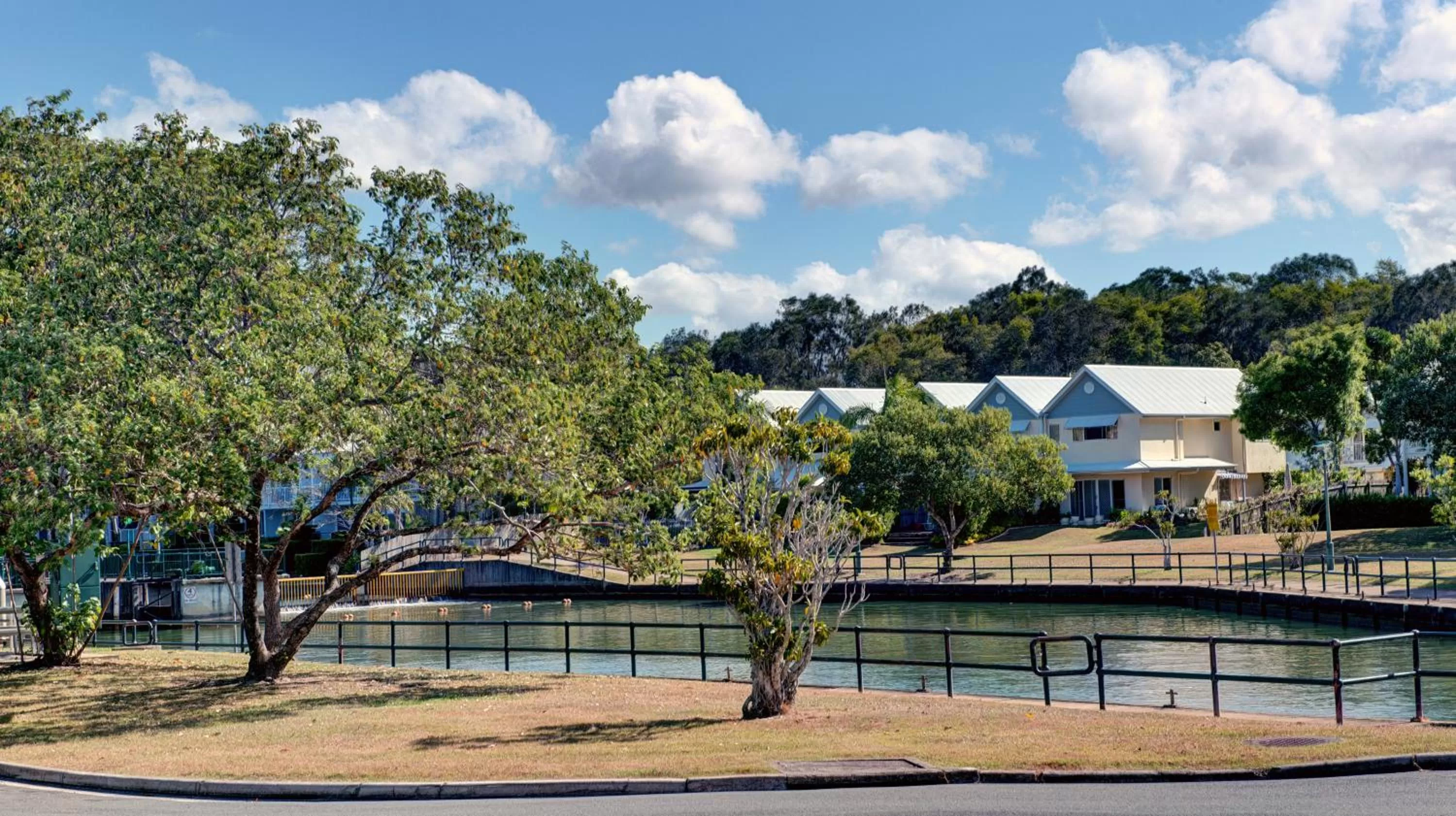 Lake view in Noosa Sun - On the Noosa River