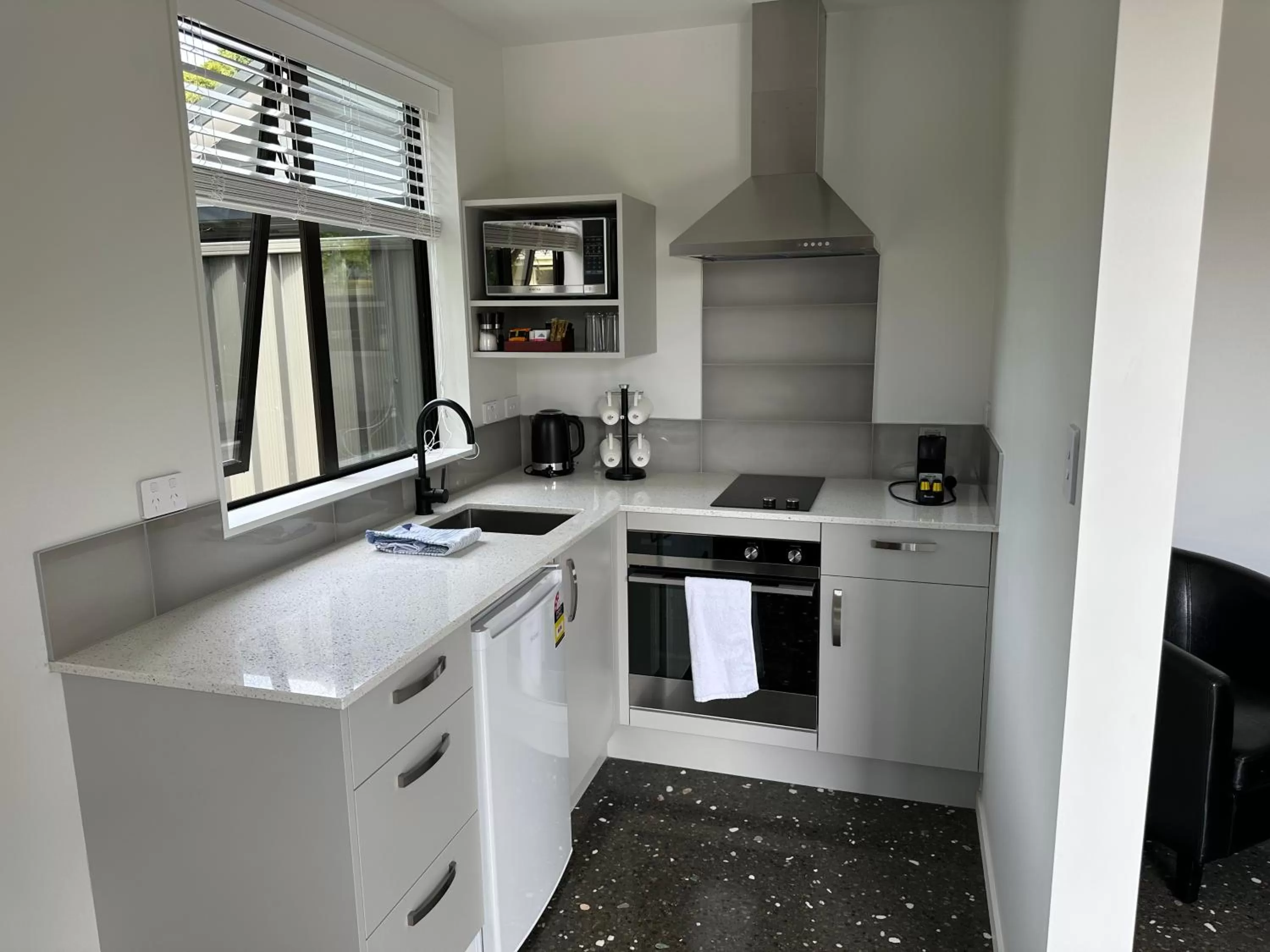 Kitchen or kitchenette in Middle Park Motel